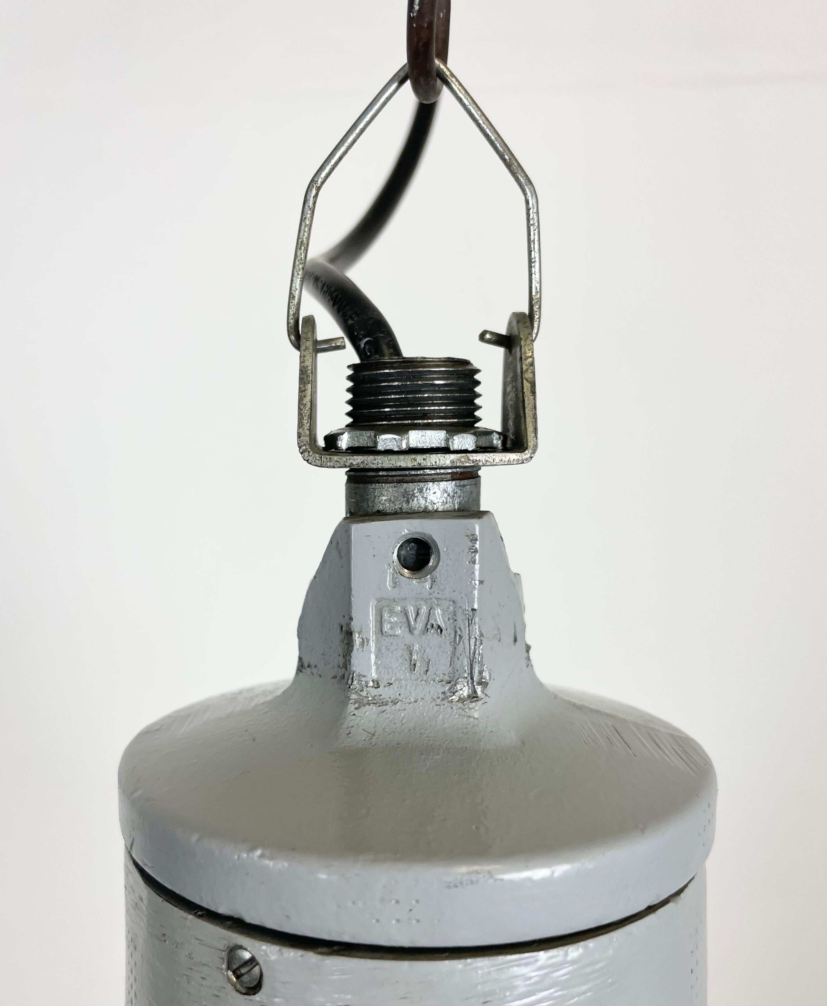 Grey Industrial Explosion Proof Light from Crouse-Hinds, 1970s For Sale 5