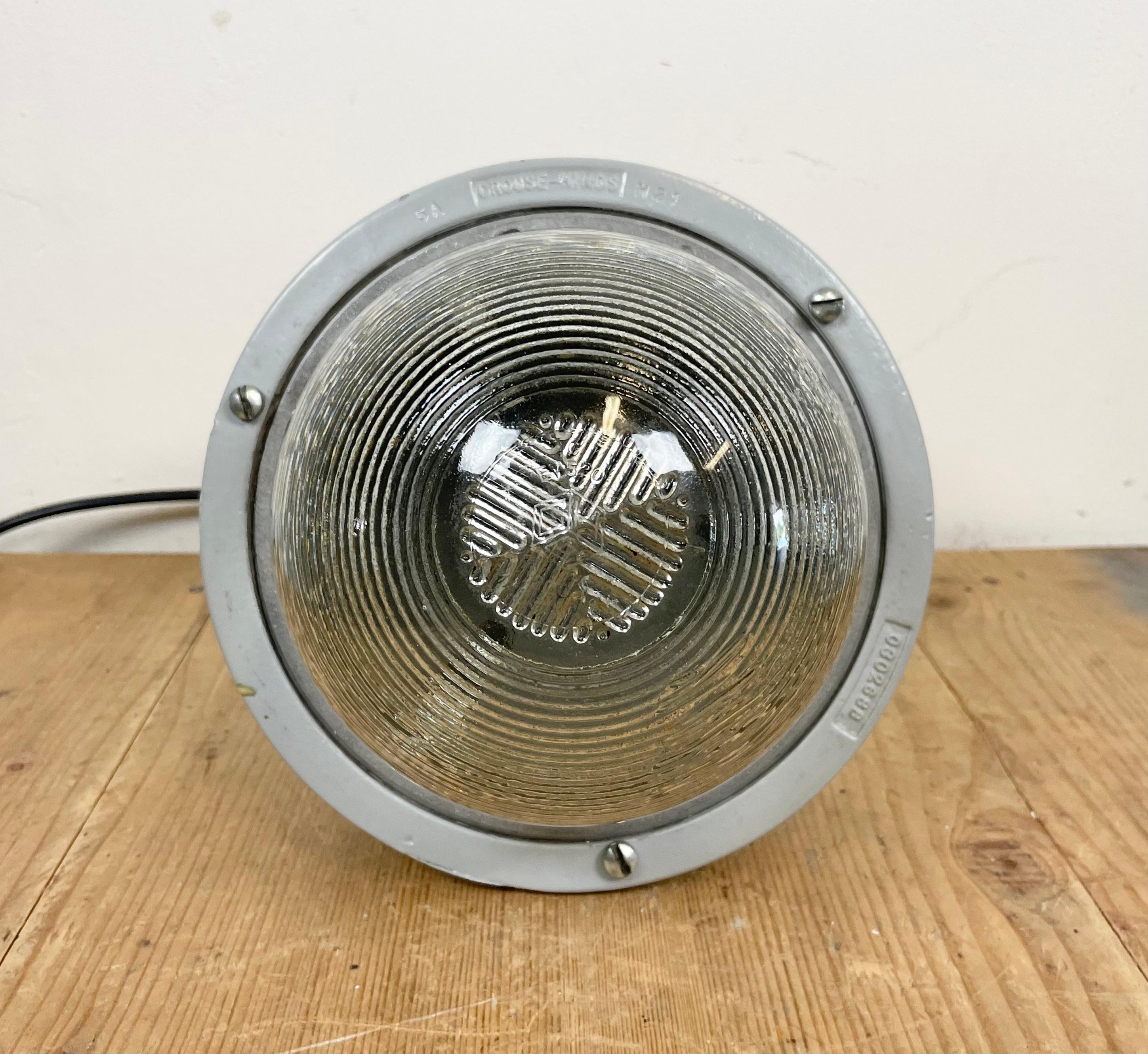 Grey Industrial Explosion Proof Light from Crouse-Hinds, 1970s For Sale 4