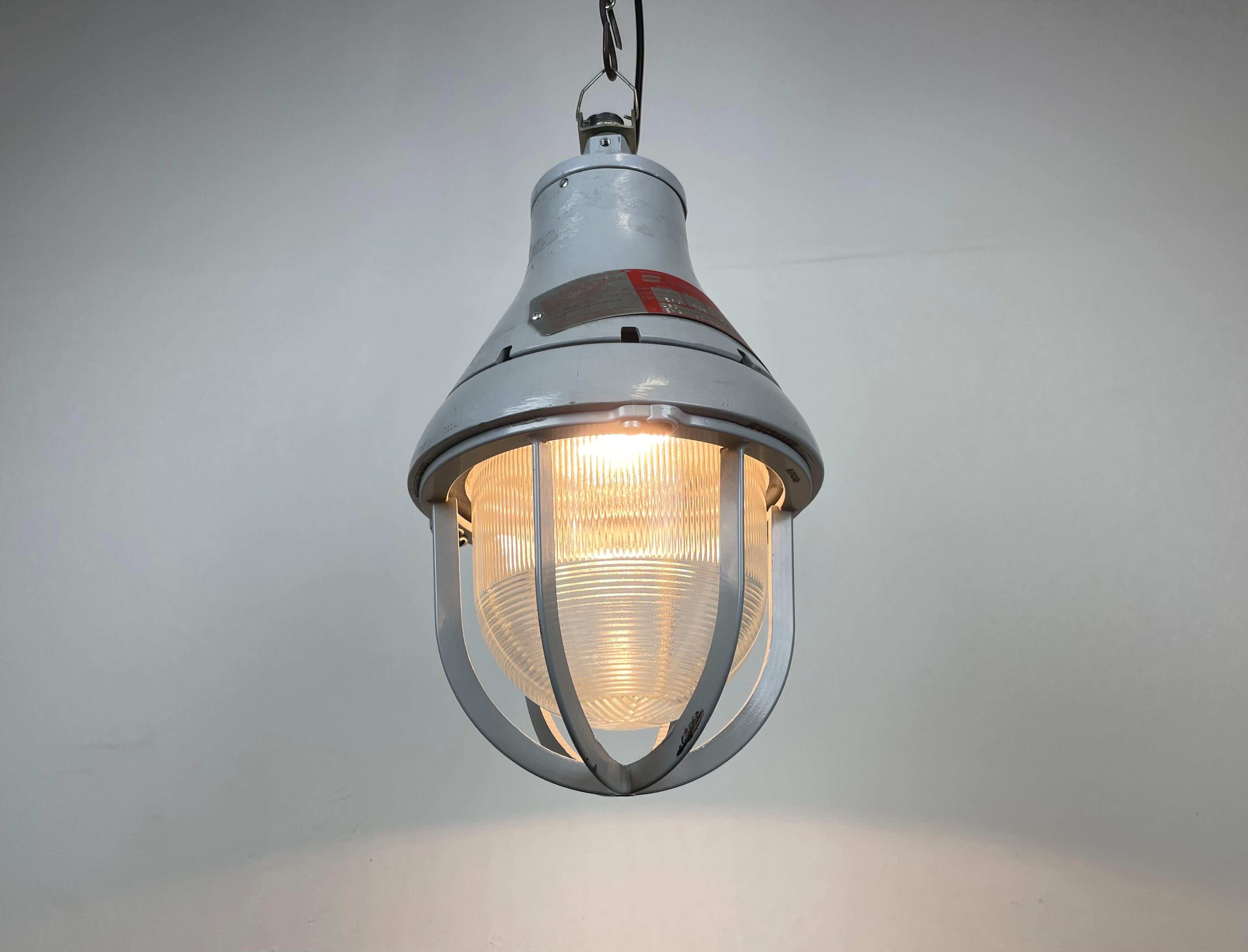 Grey Industrial Explosion Proof Light from Crouse-Hinds, 1970s For Sale 2