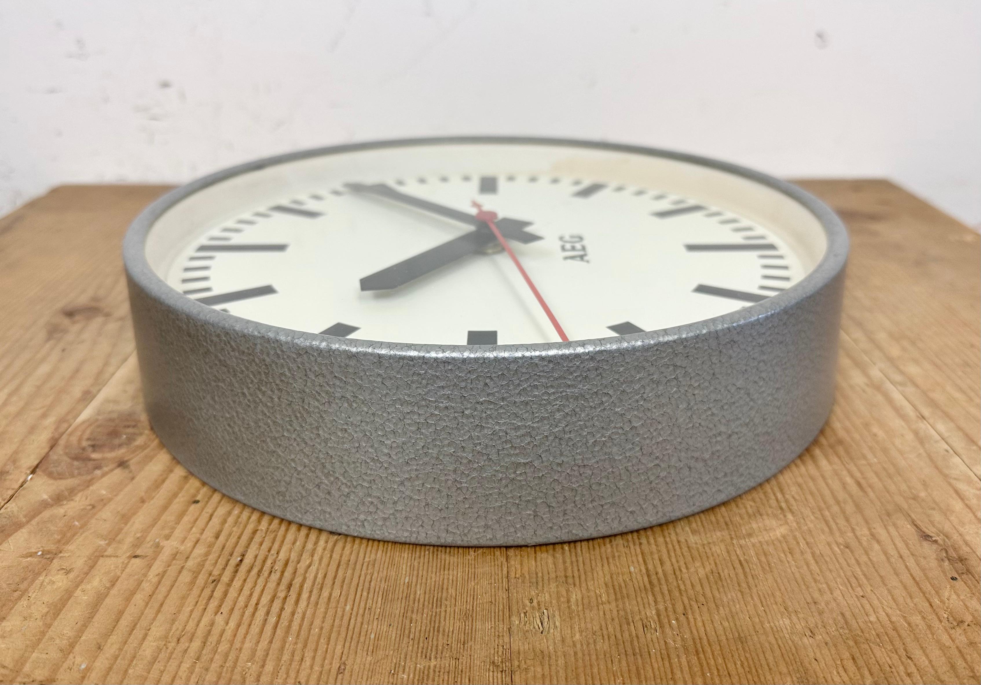 Grey Industrial Factory Wall Clock from AEG, 1960s For Sale 7