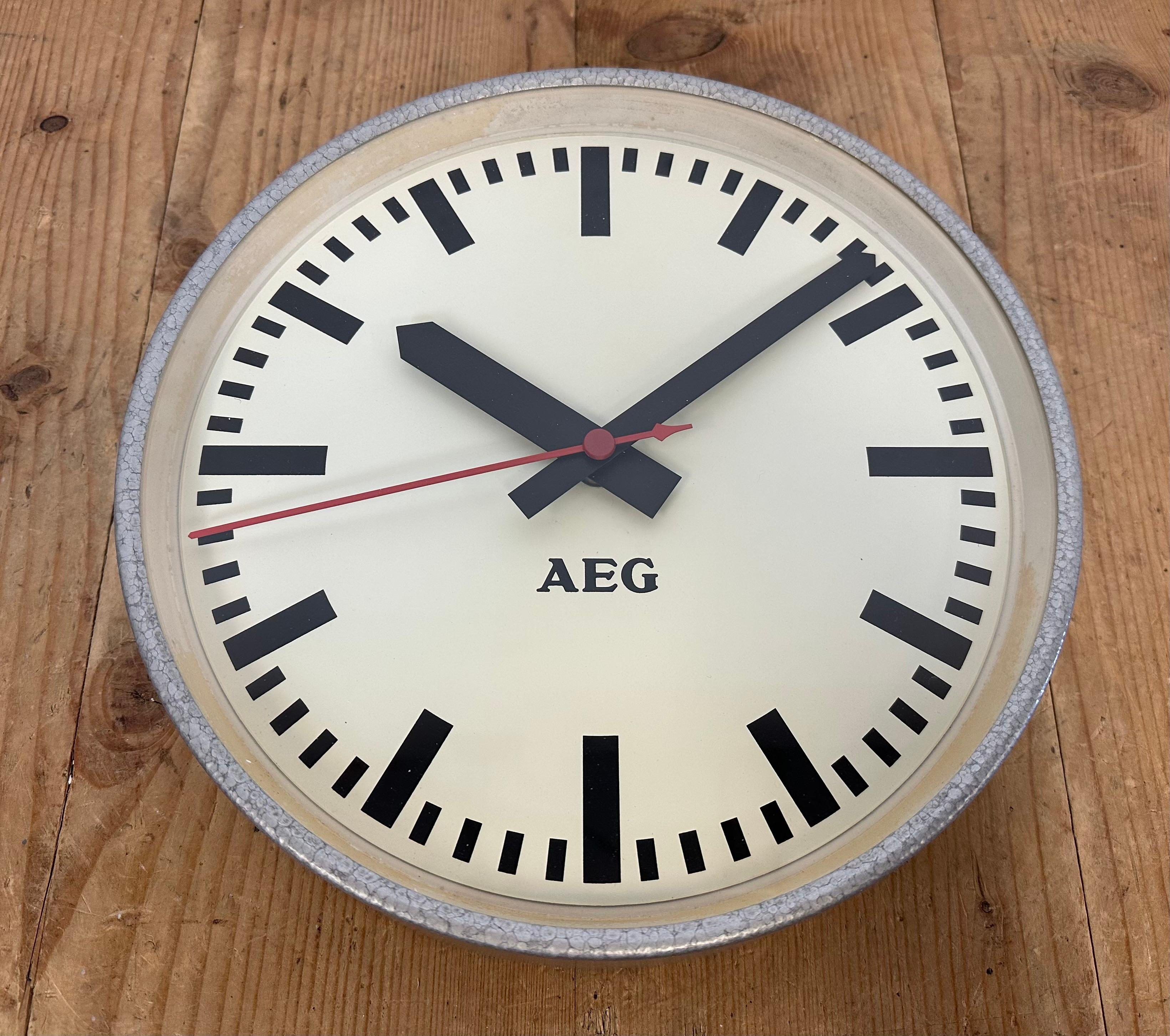 Grey Industrial Factory Wall Clock from AEG, 1960s For Sale 9