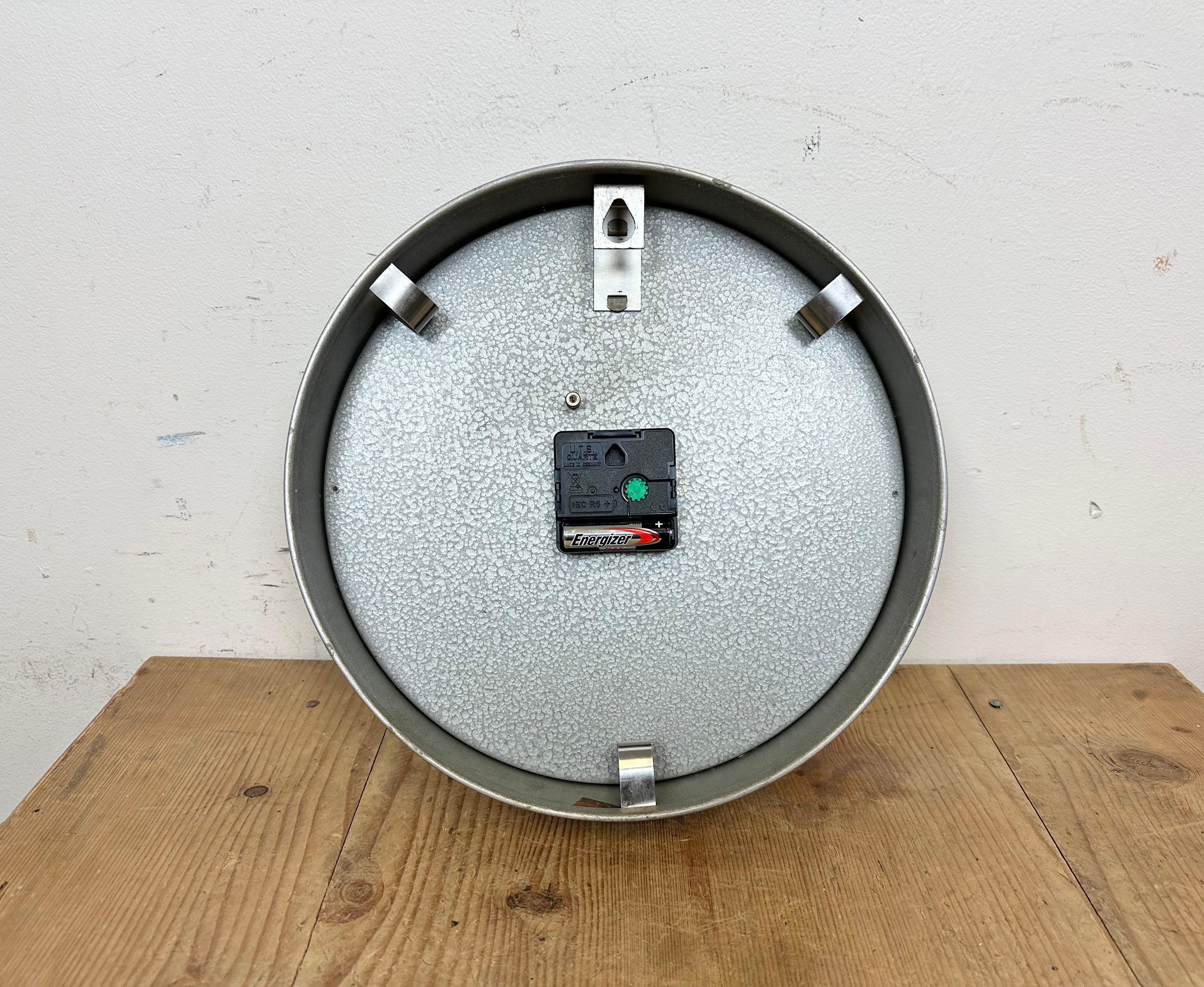 Grey Industrial Factory Wall Clock from AEG, 1960s For Sale 10