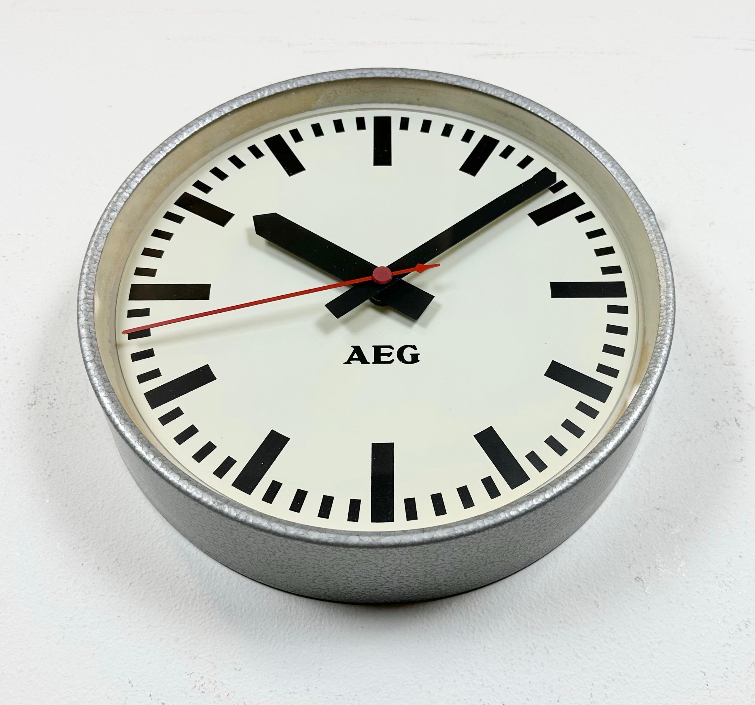 Grey Industrial Factory Wall Clock from AEG, 1960s For Sale 1