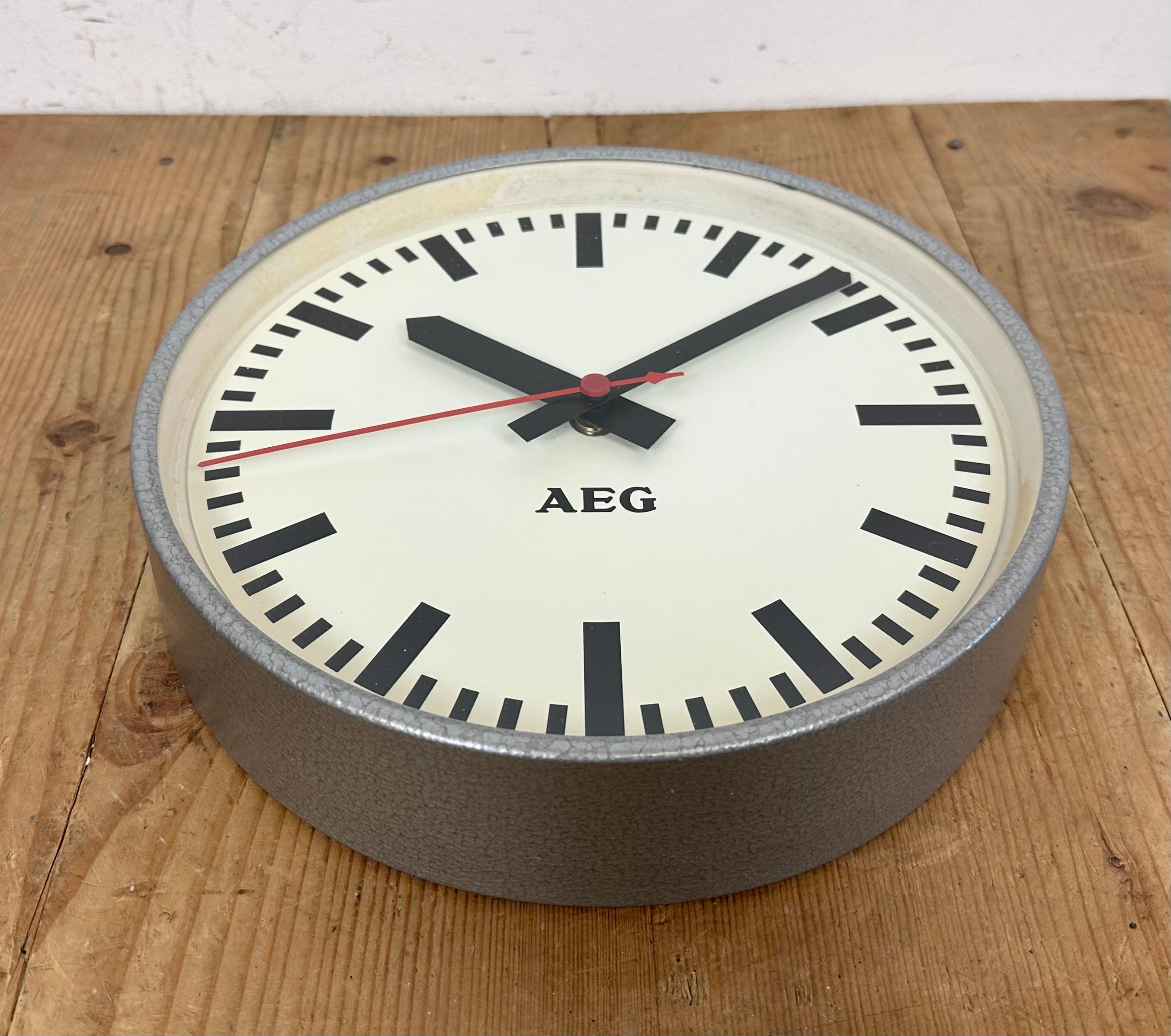 Grey Industrial Factory Wall Clock from AEG, 1960s For Sale 2
