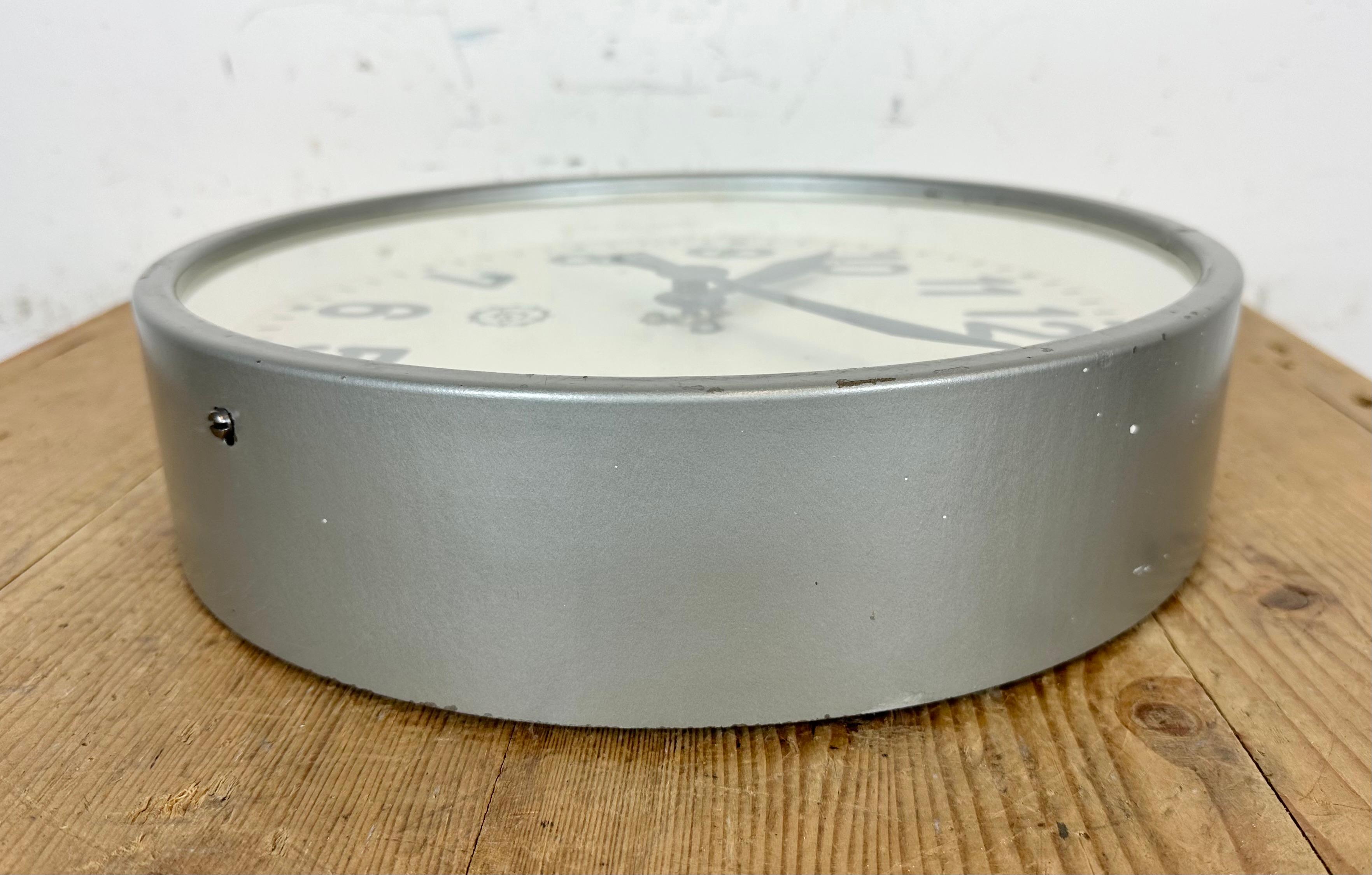 Grey Industrial Factory Wall Clock From Chronotechna, 1950s For Sale 5