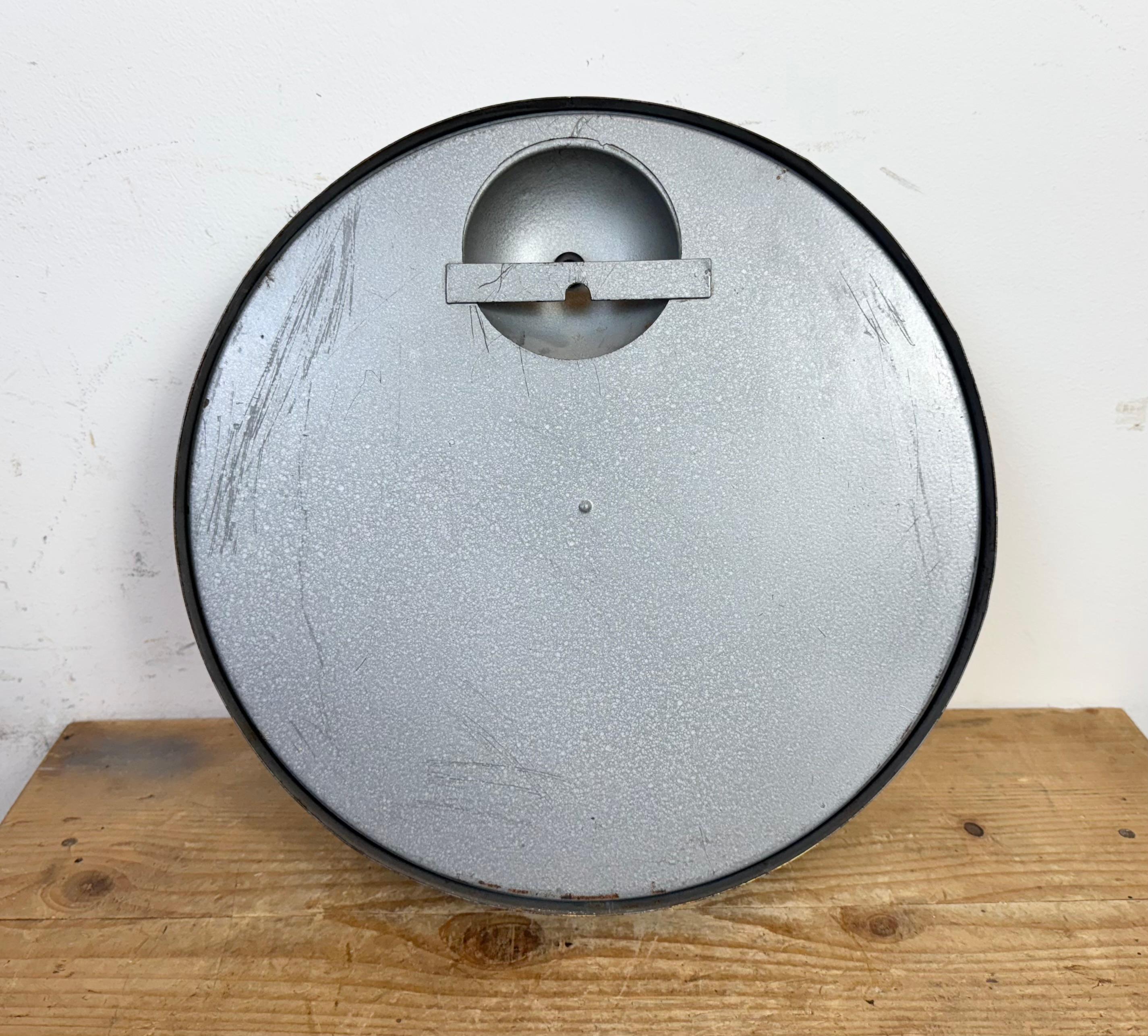 Horloge murale industrielle grise de Chronotechna, années 1950 en vente 8