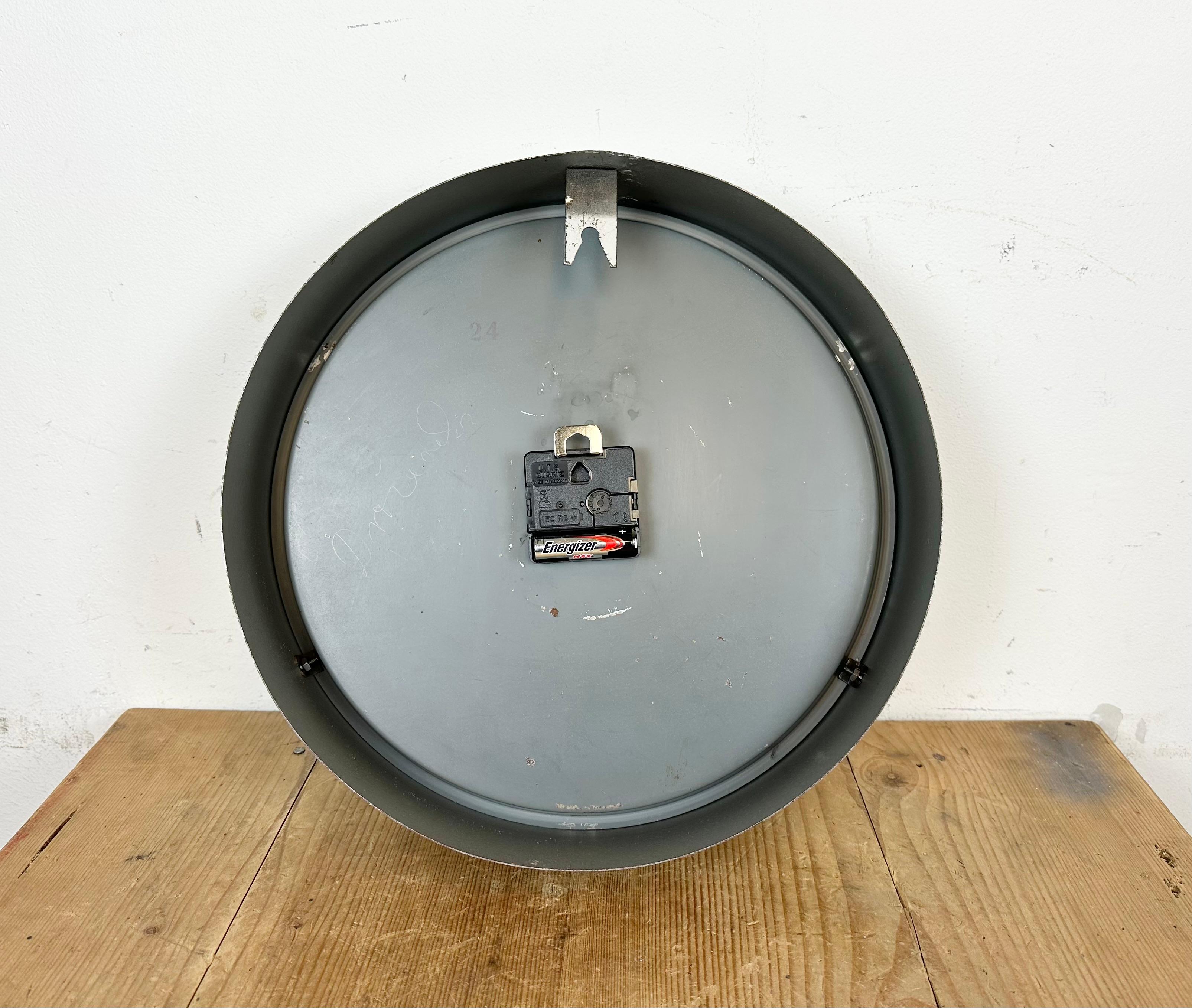 Grey Industrial Factory Wall Clock From Chronotechna, 1950s For Sale 10