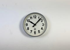 Graue Industrielle Fabrik-Wanduhr aus Chronotechna, 1950er Jahre