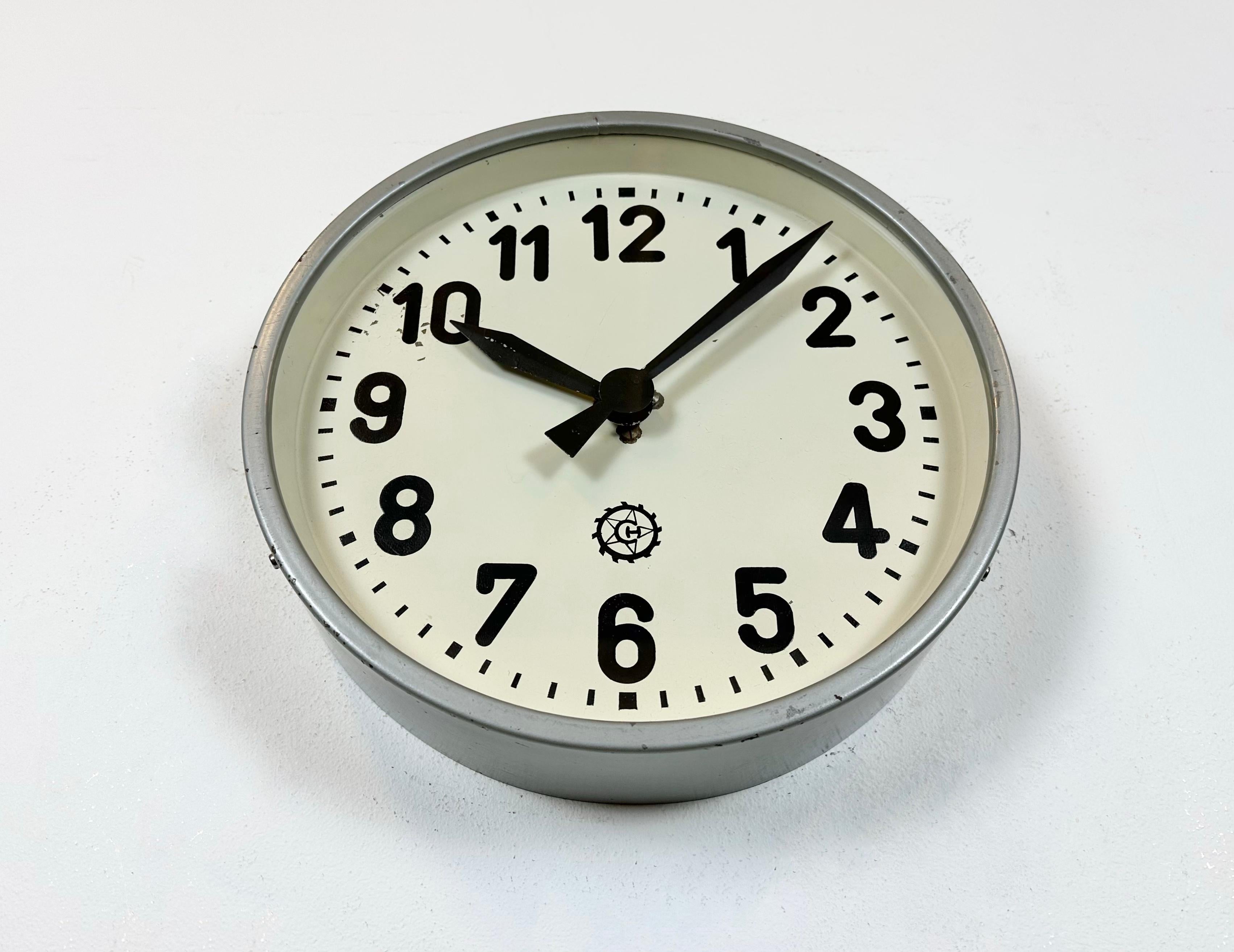 Grey Industrial Factory Wall Clock From Chronotechna, 1950s For Sale 1