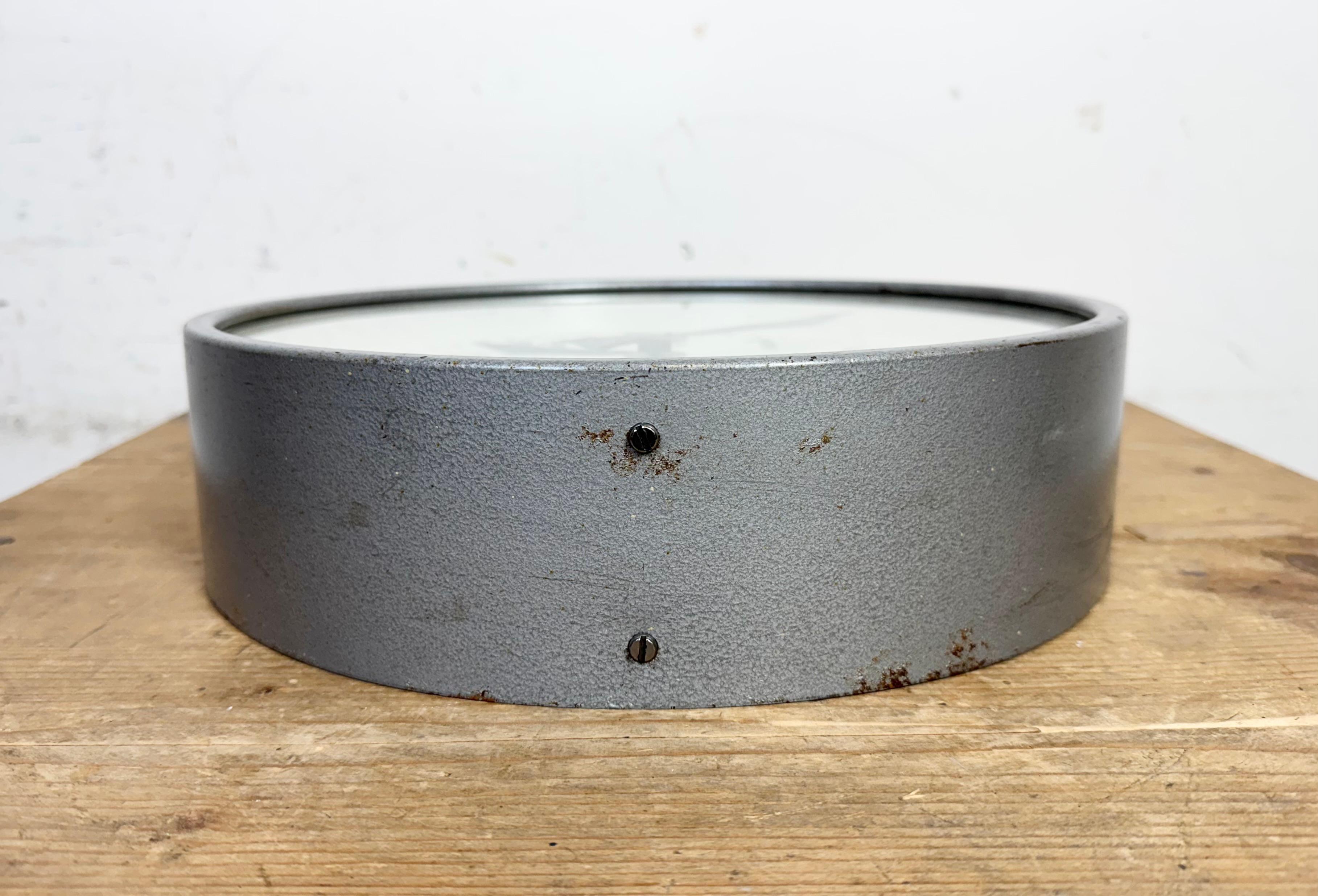 Horloge murale industrielle grise de Chronotechna, années 1950 en vente 2