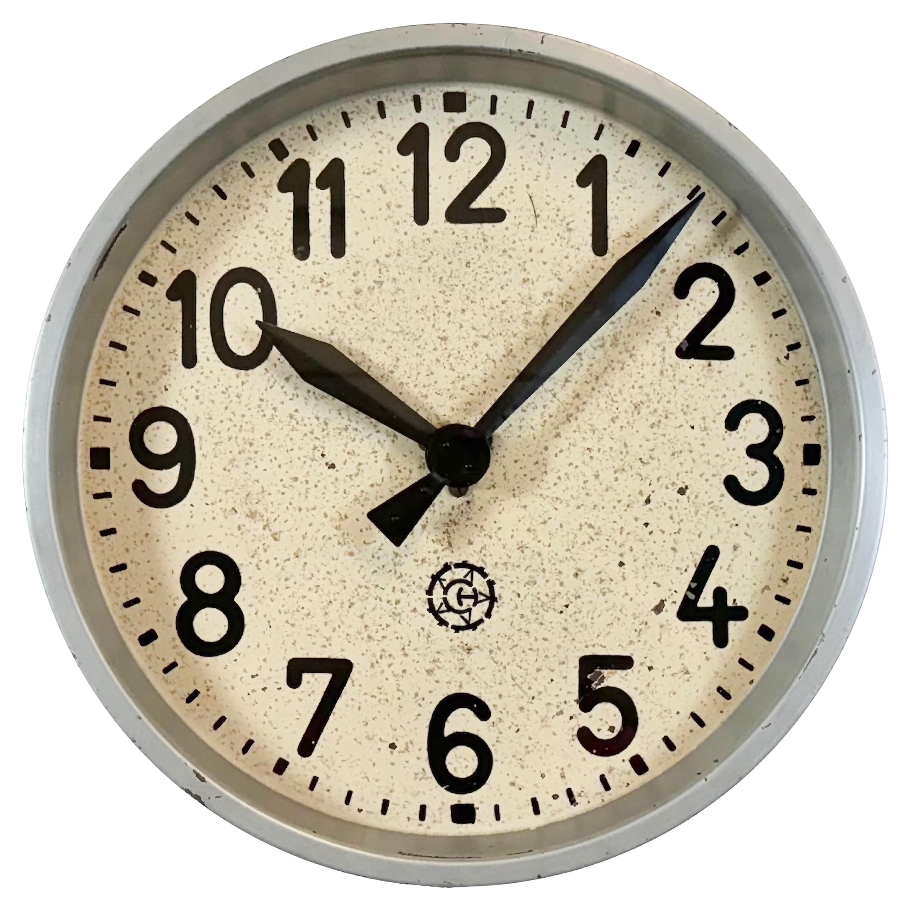 Horloge murale industrielle grise de Chronotechna, années 1950