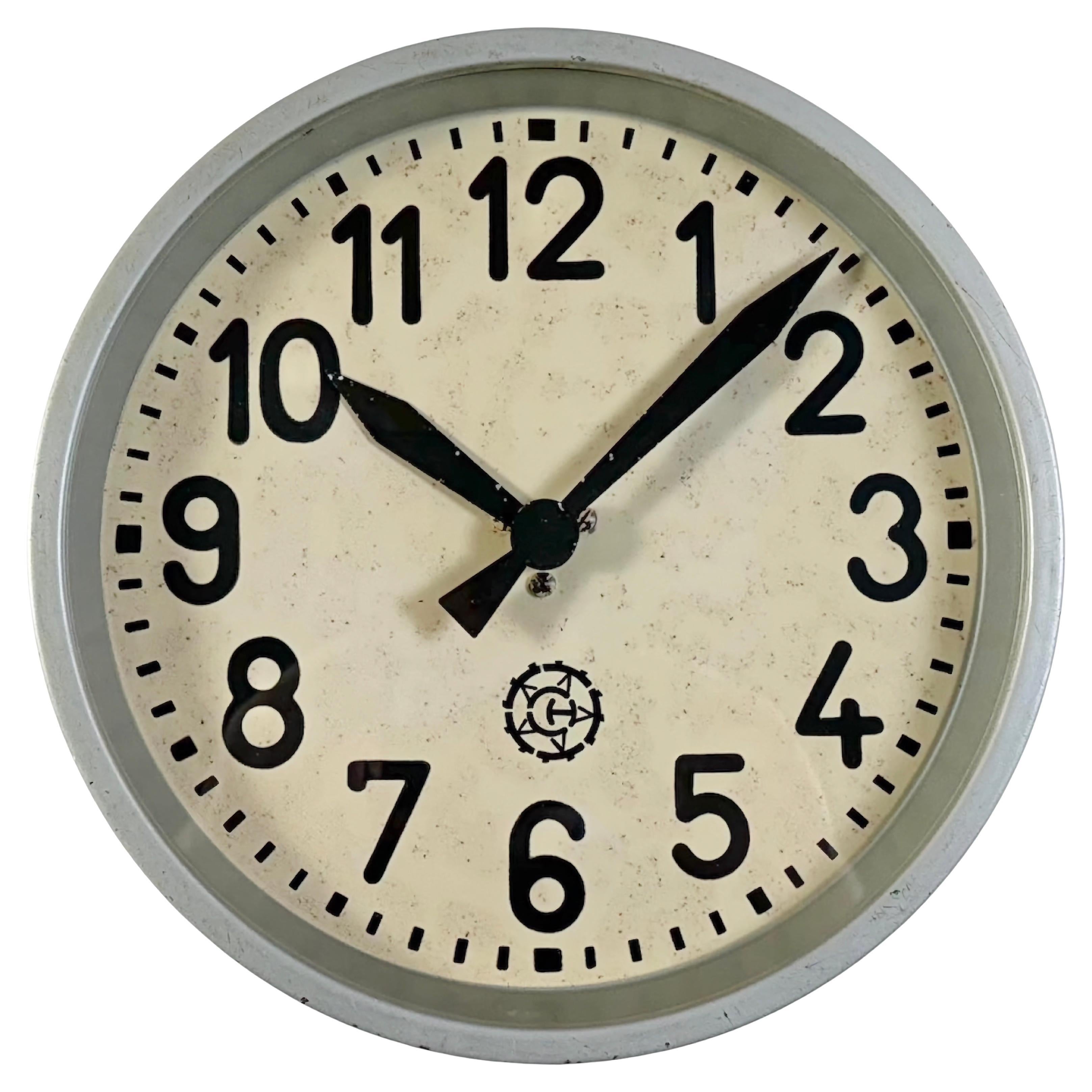 Horloge murale industrielle grise de Chronotechna, années 1950