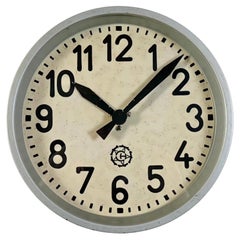 Horloge murale industrielle grise de Chronotechna, années 1950