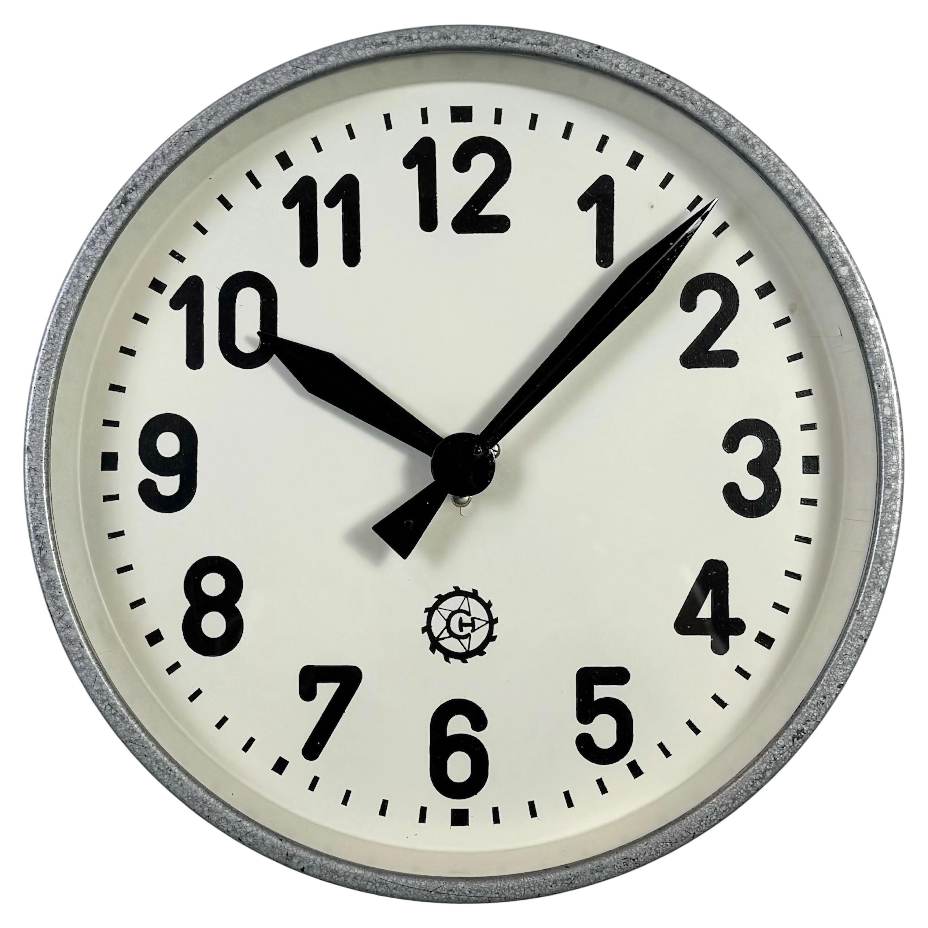 Horloge murale industrielle grise de Chronotechna, années 1950