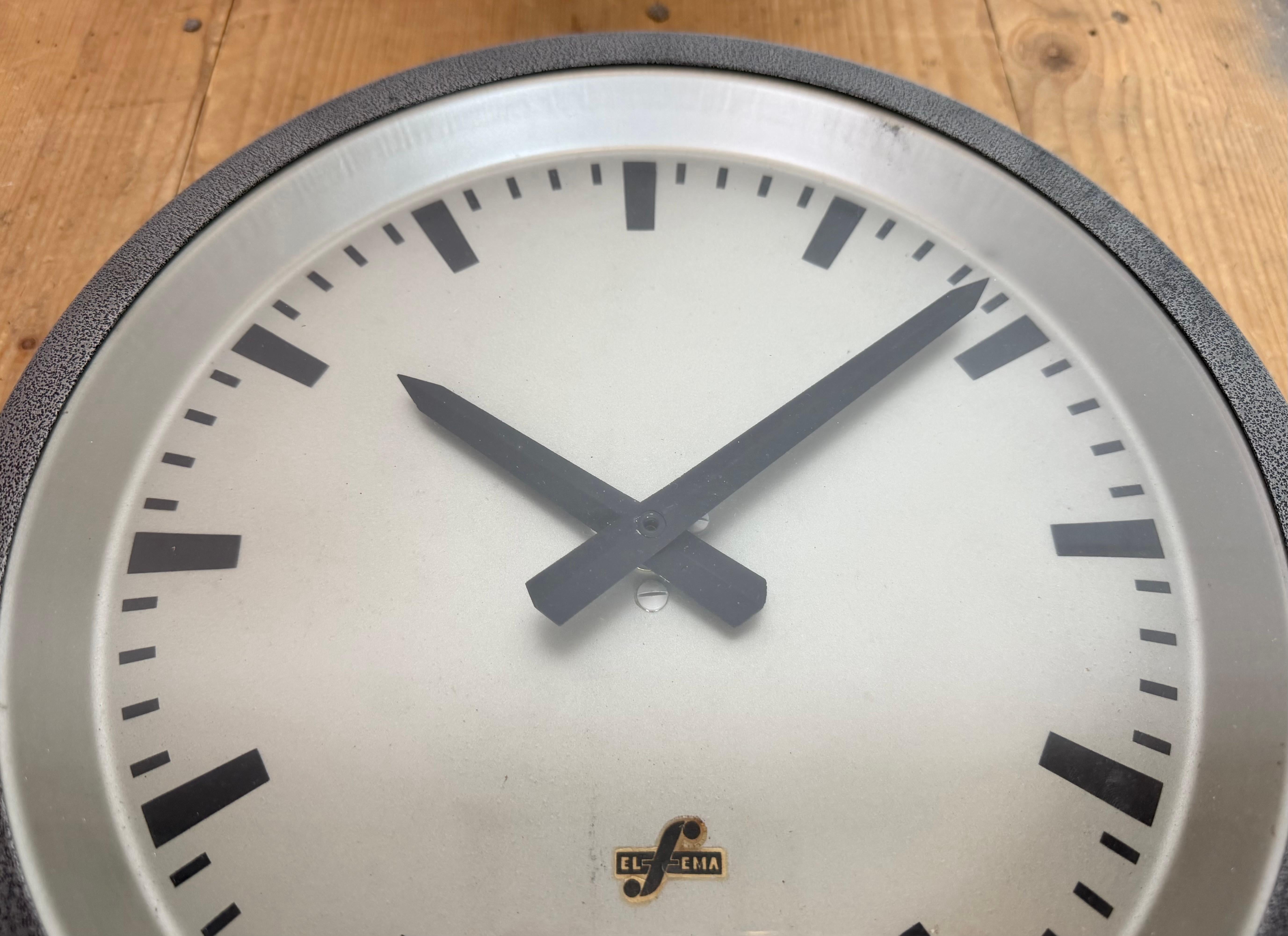 Grey Industrial Factory Wall Clock from Elfema, 1960s im Angebot 3