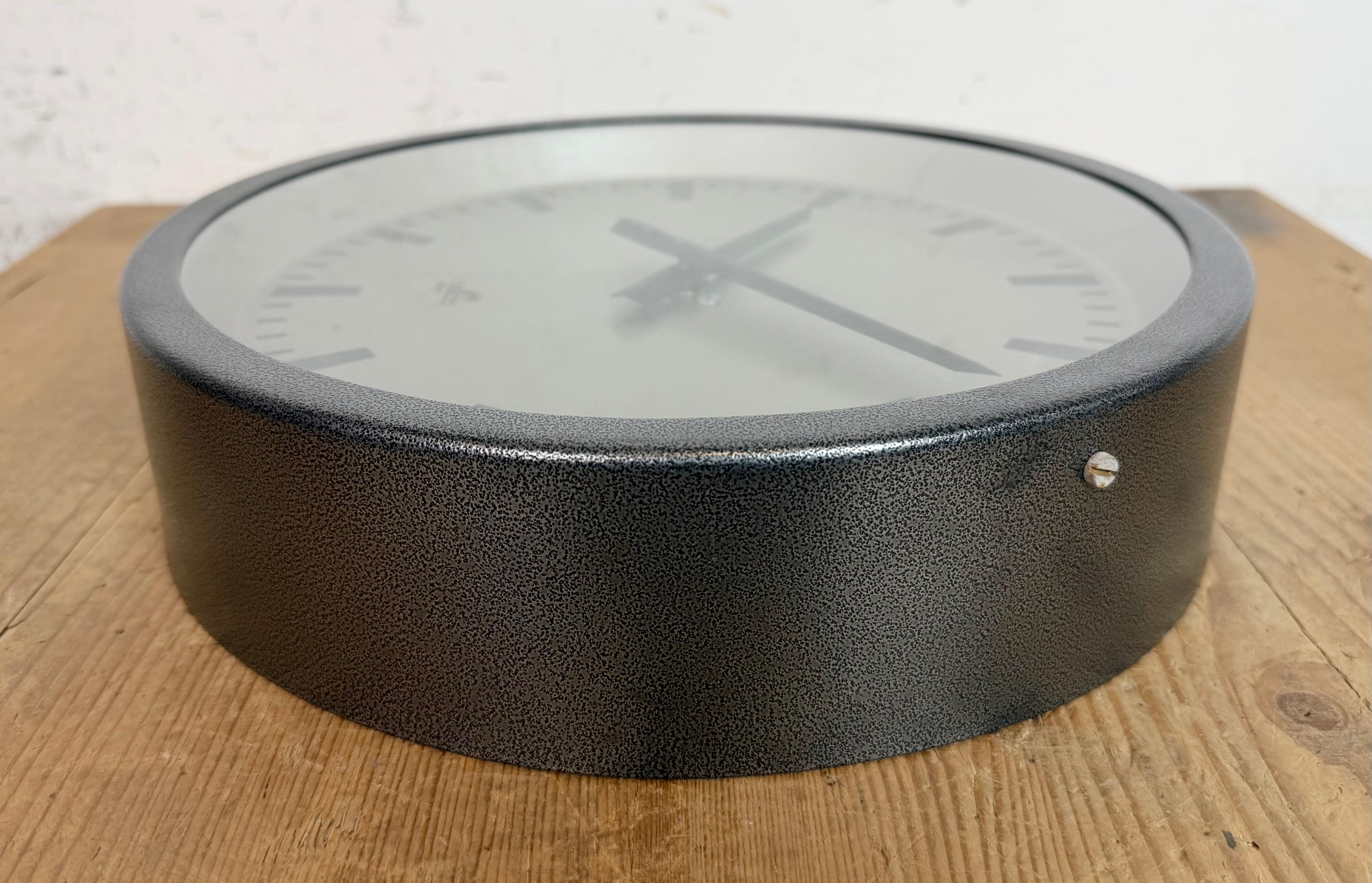 Grey Industrial Factory Wall Clock from Elfema, 1960s im Angebot 4