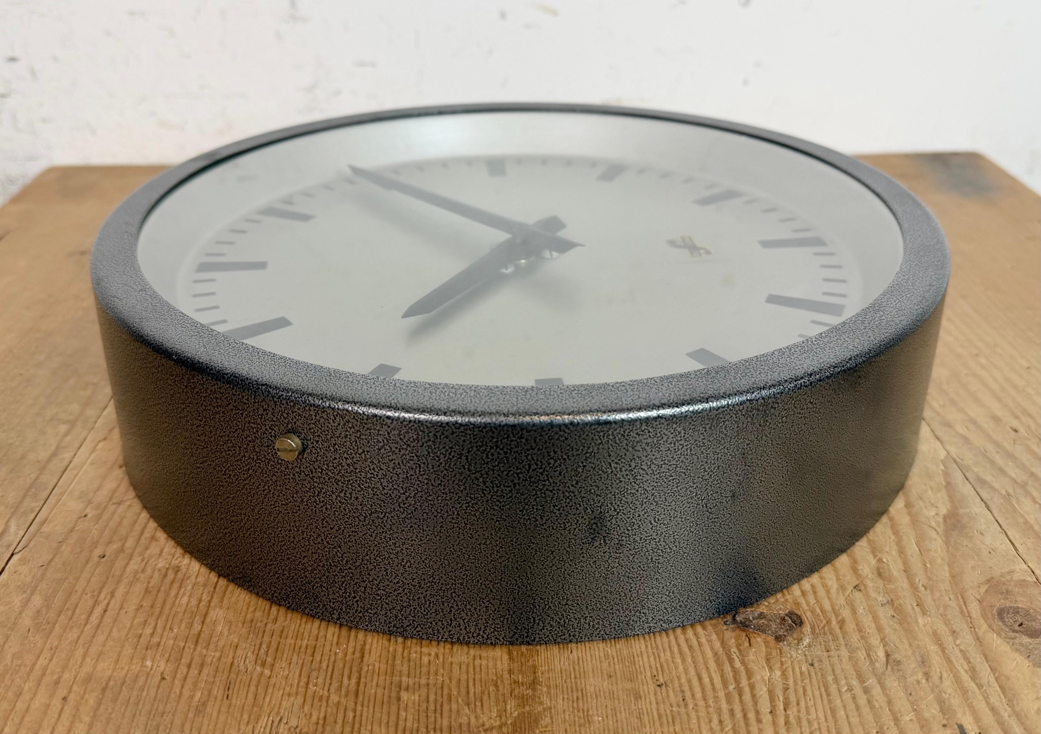Grey Industrial Factory Wall Clock from Elfema, 1960s im Angebot 6