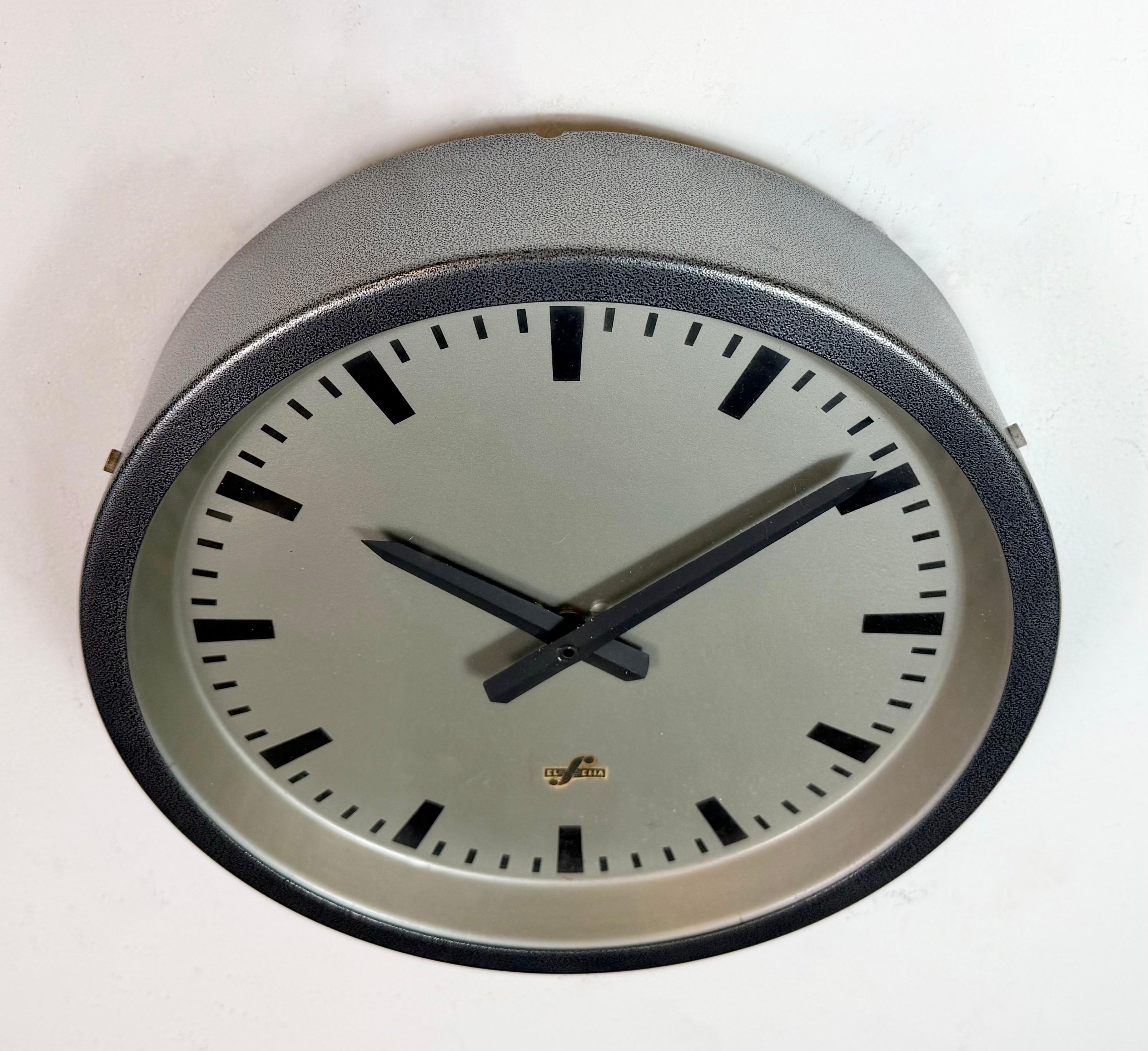 Grey Industrial Factory Wall Clock from Elfema, 1960s (20. Jahrhundert) im Angebot