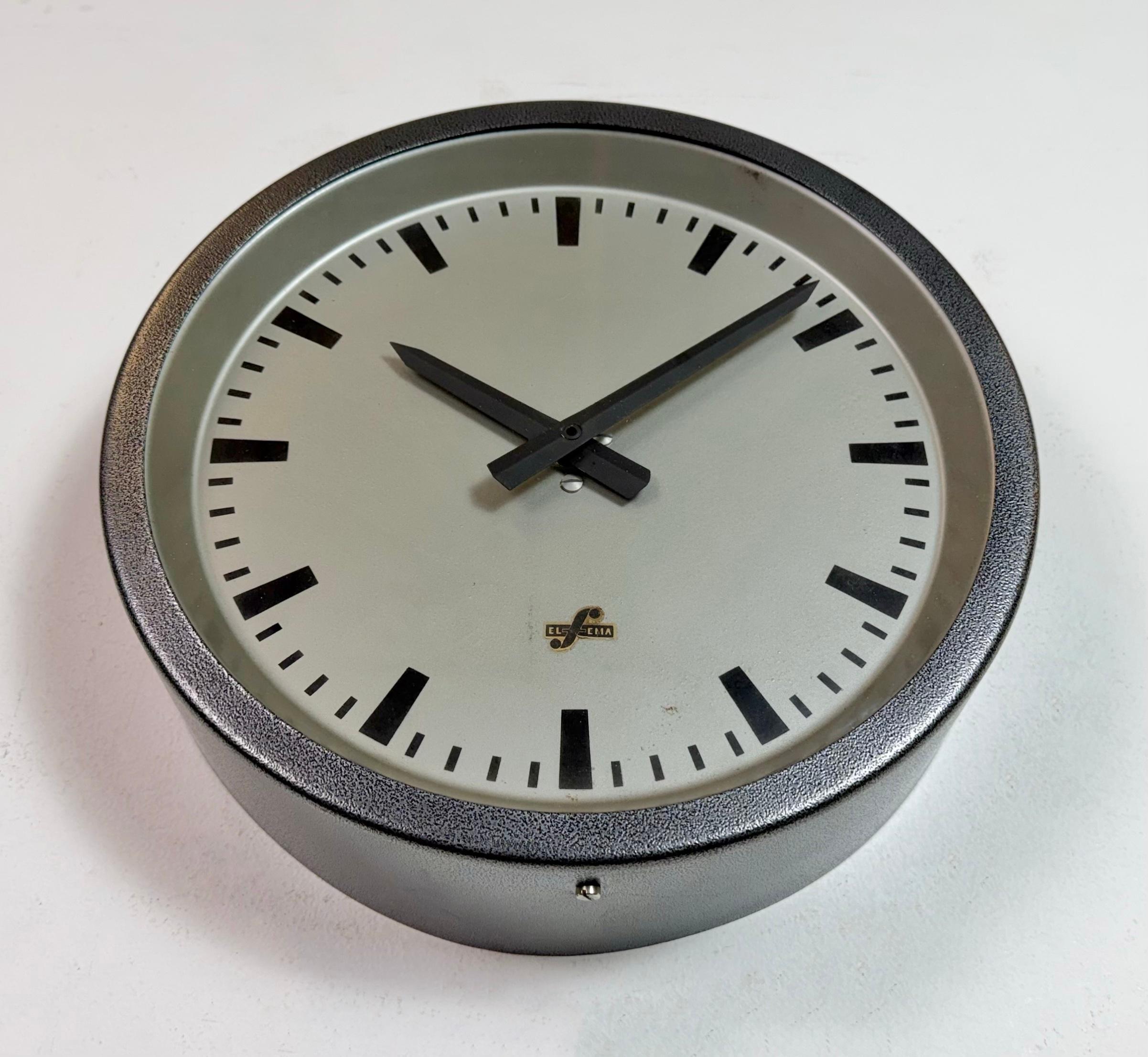 Grey Industrial Factory Wall Clock from Elfema, 1960s (Glas) im Angebot