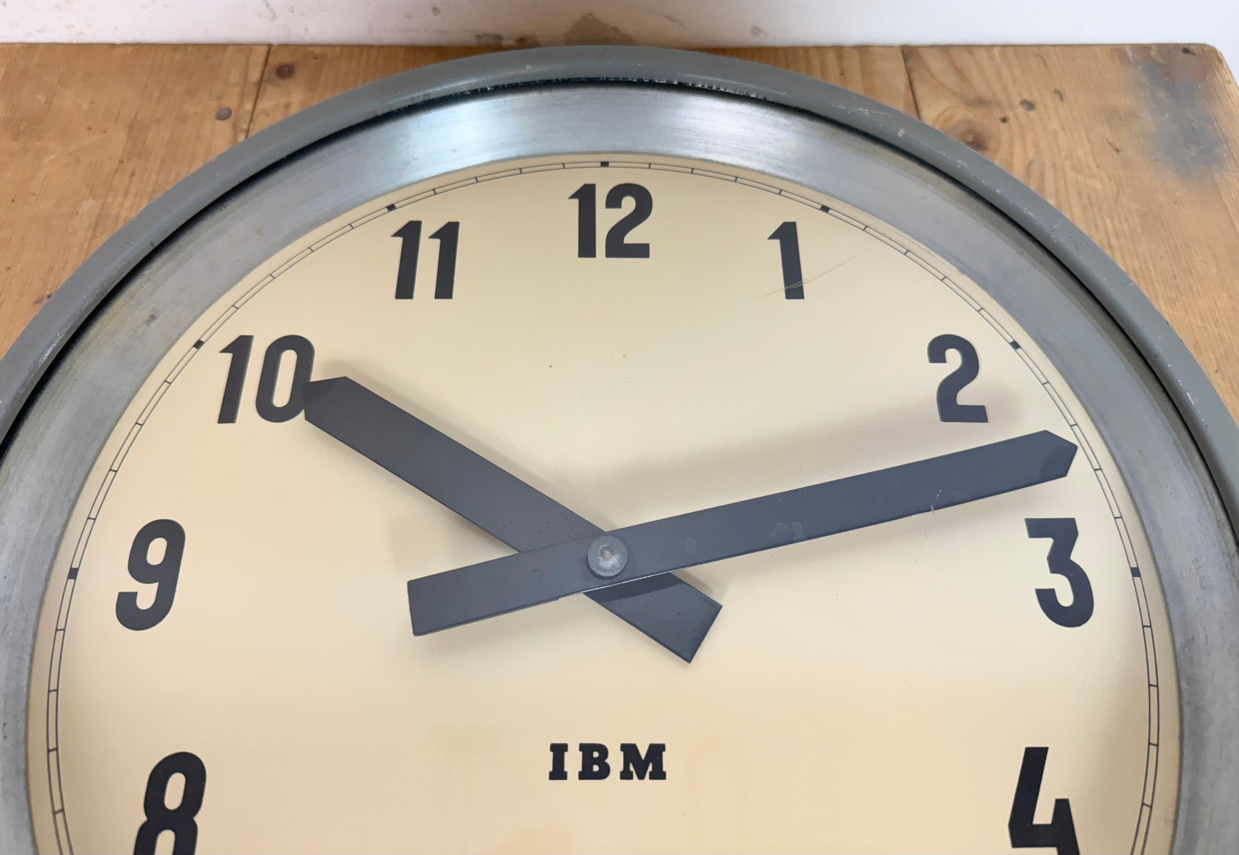 Grey Industrial Factory Wall Clock from IBM, 1950s For Sale 5
