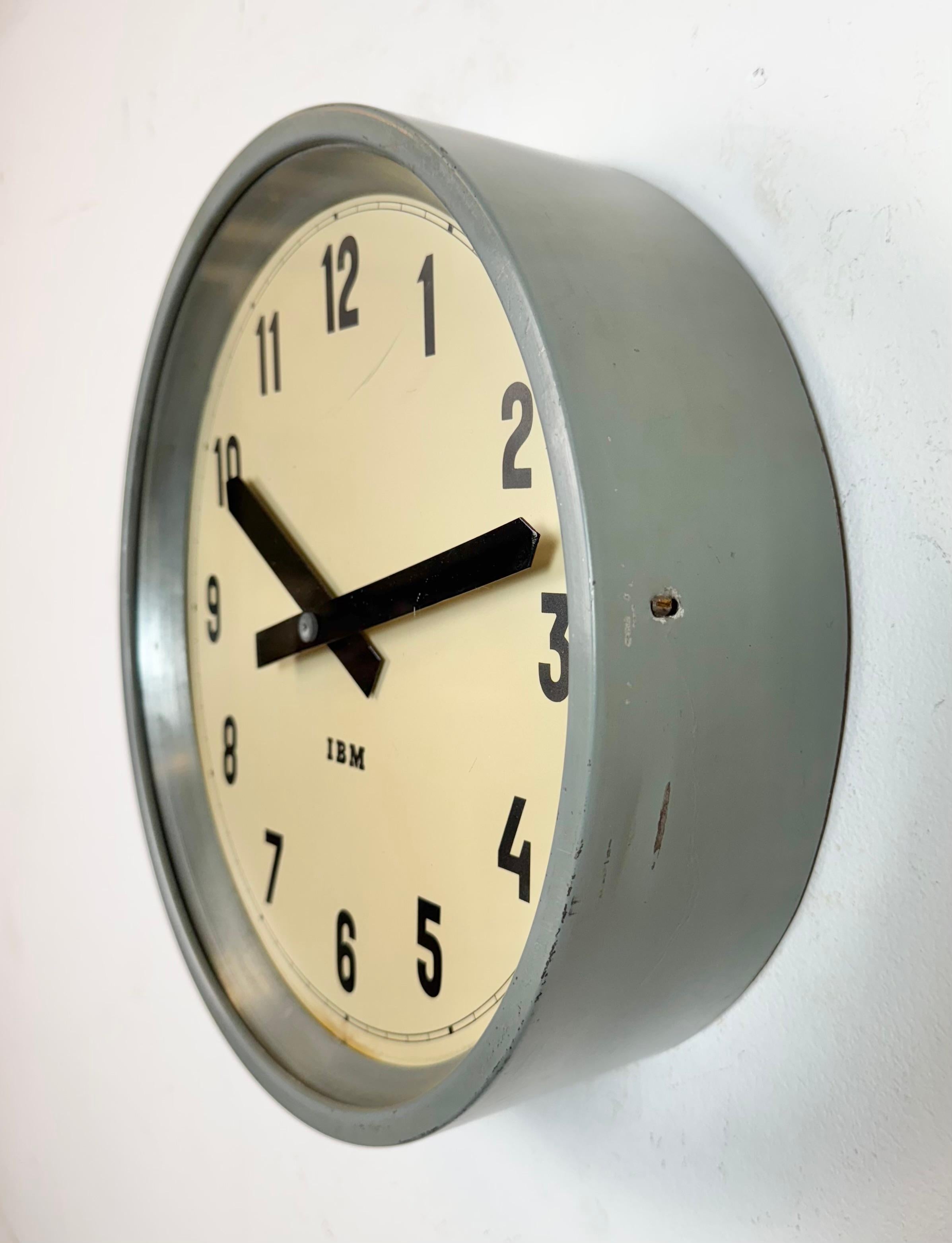 Grey Industrial Factory Wall Clock from IBM, 1950s In Good Condition For Sale In Kojetice, CZ