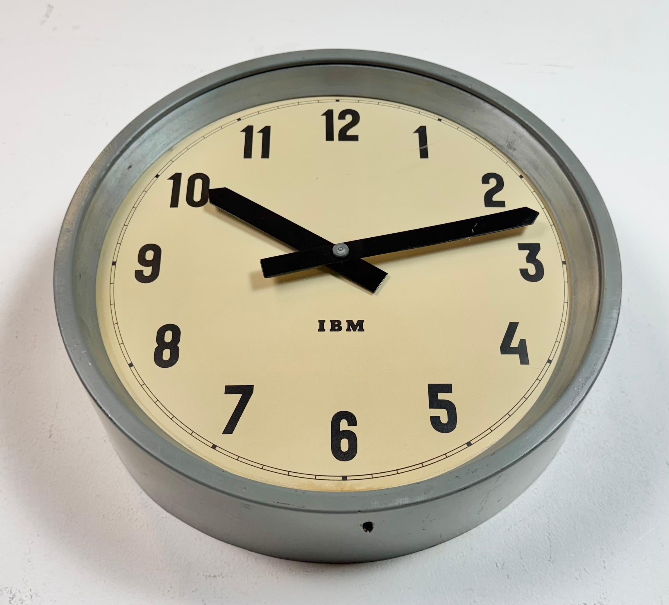 Grey Industrial Factory Wall Clock from IBM, 1950s For Sale 1