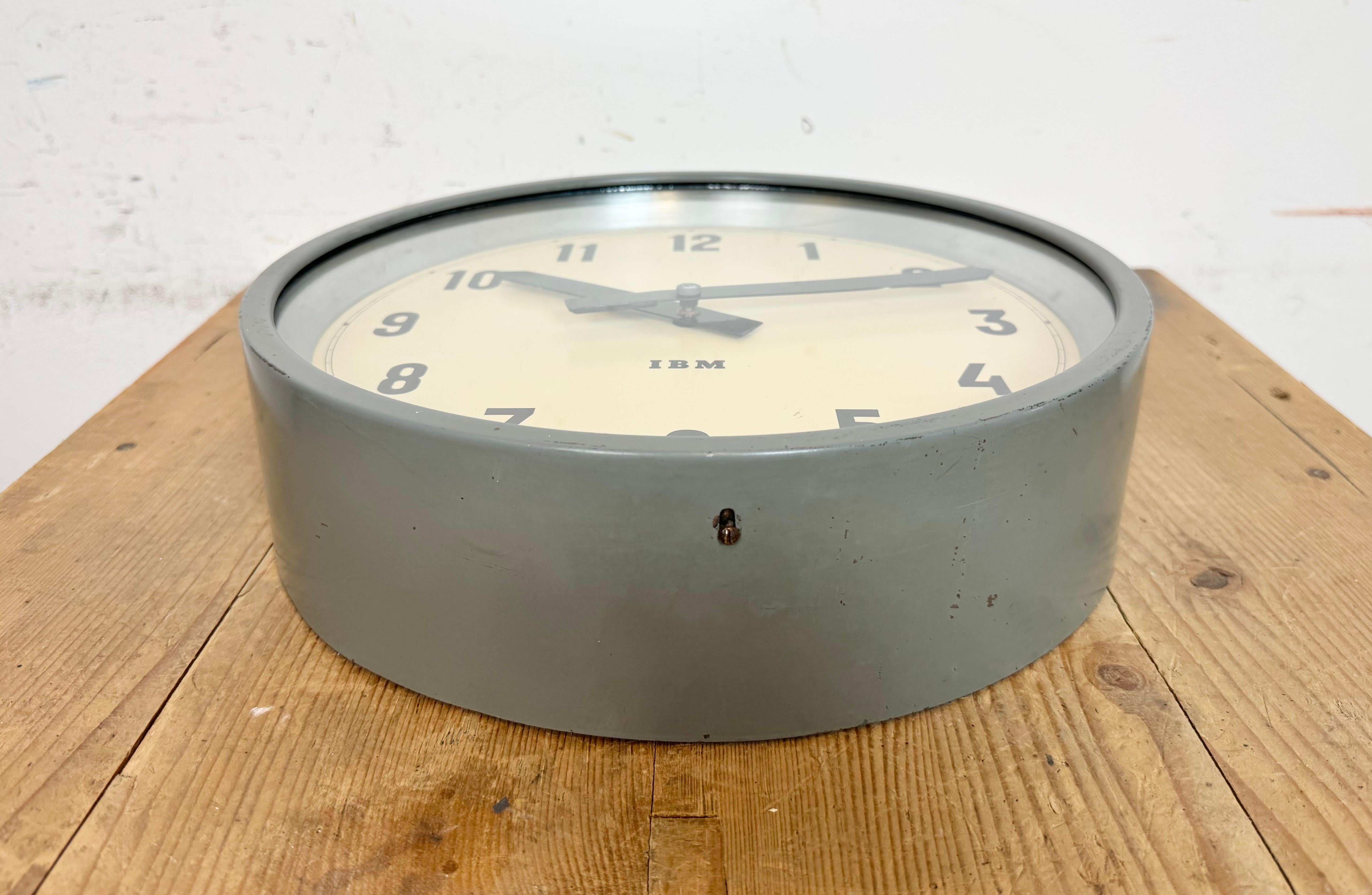 Grey Industrial Factory Wall Clock from IBM, 1950s For Sale 2