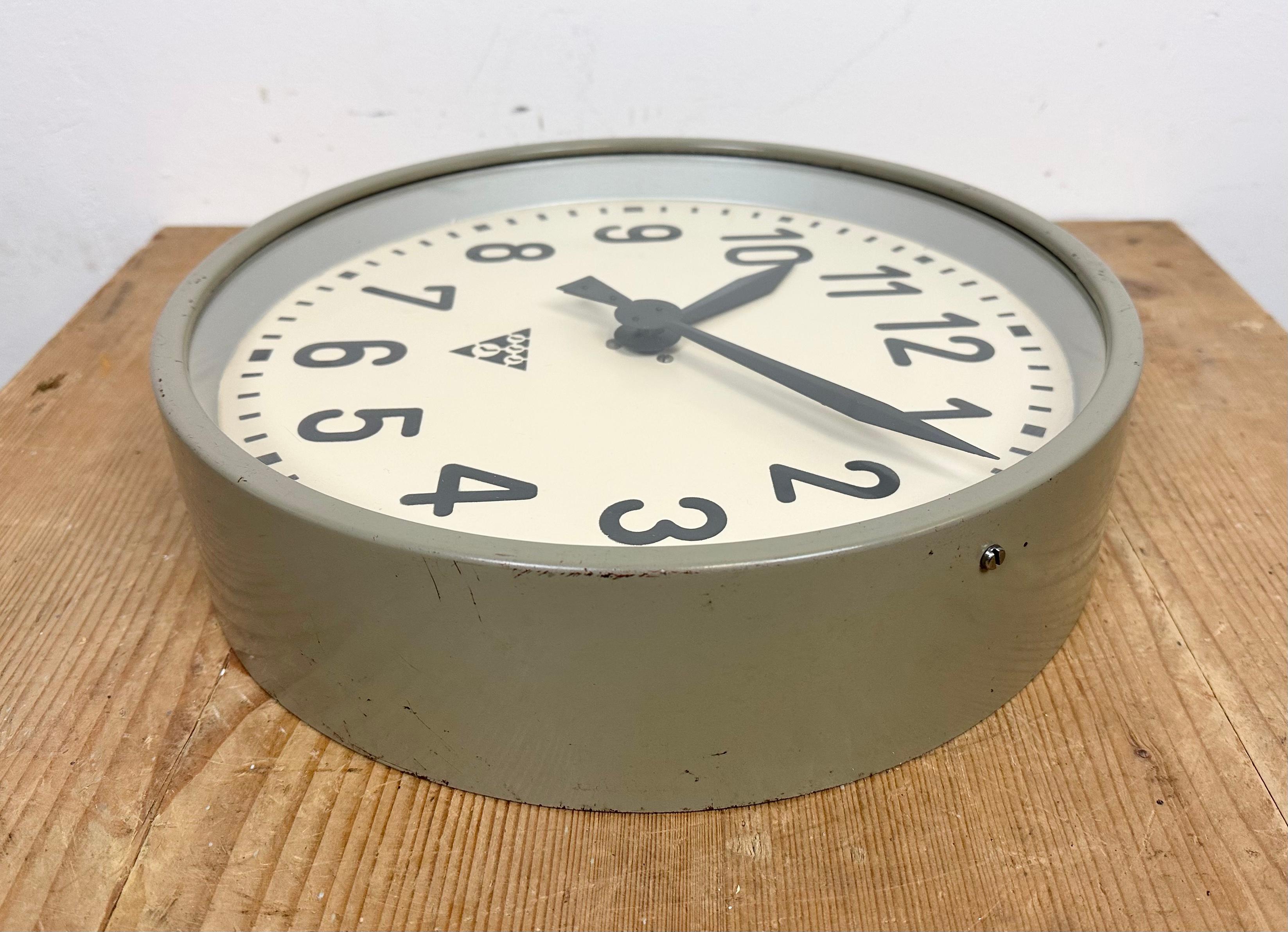 Grey Industrial Factory Wall Clock from Pragotron, 1950s For Sale 4