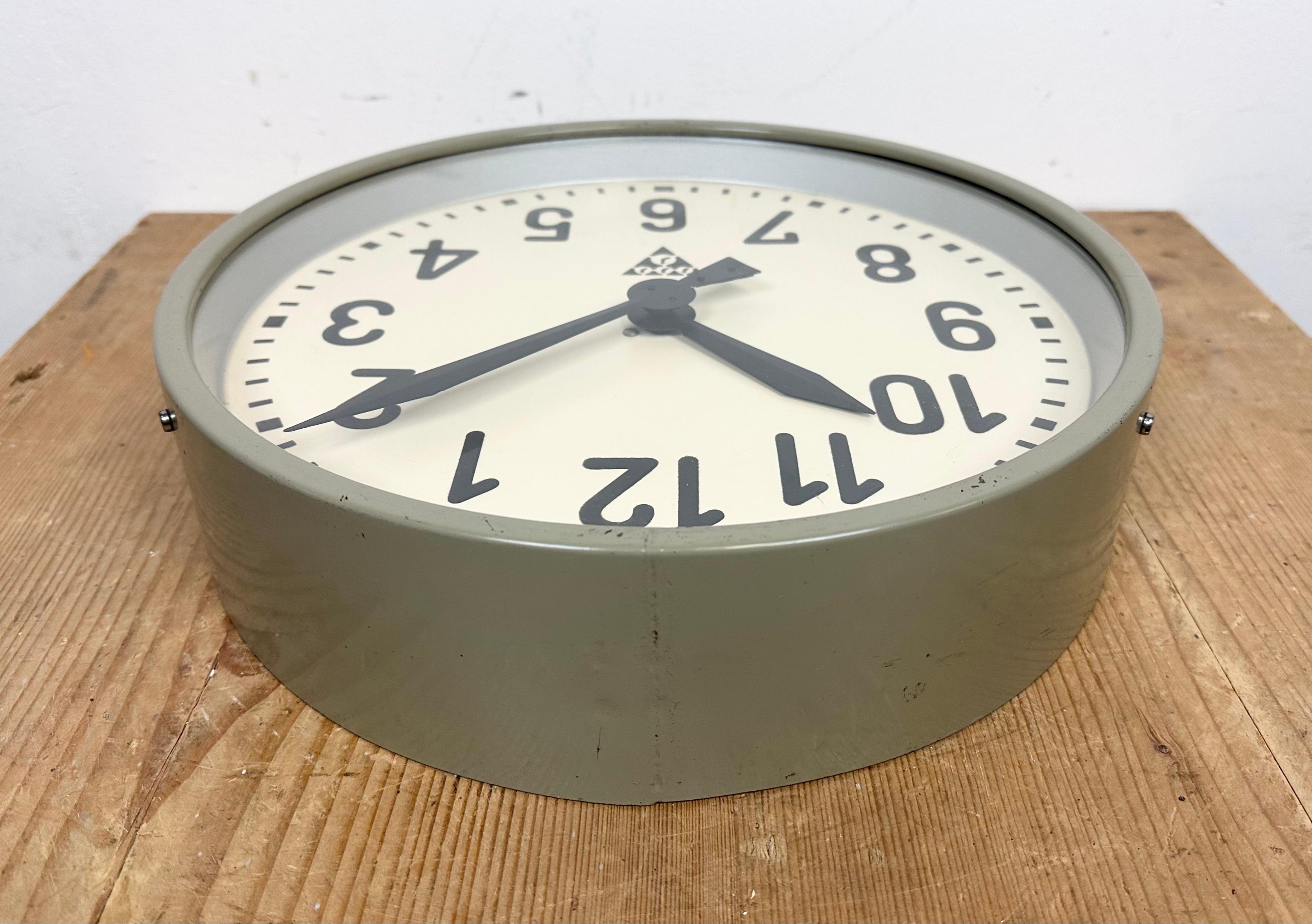 Grey Industrial Factory Wall Clock from Pragotron, 1950s For Sale 6