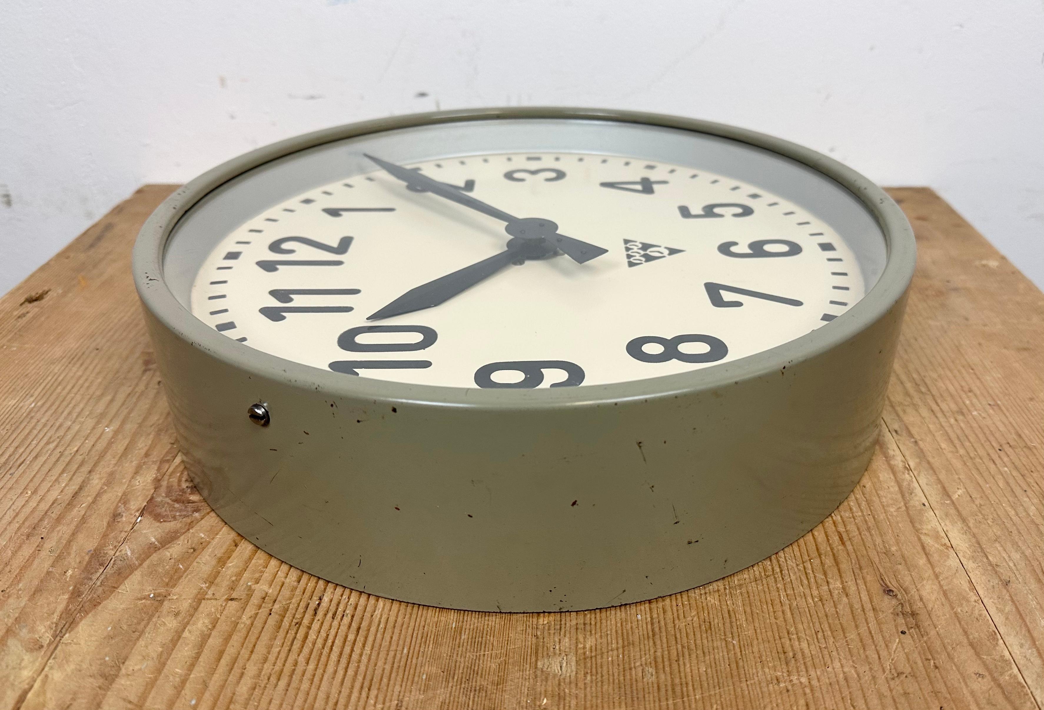 Grey Industrial Factory Wall Clock from Pragotron, 1950s For Sale 9