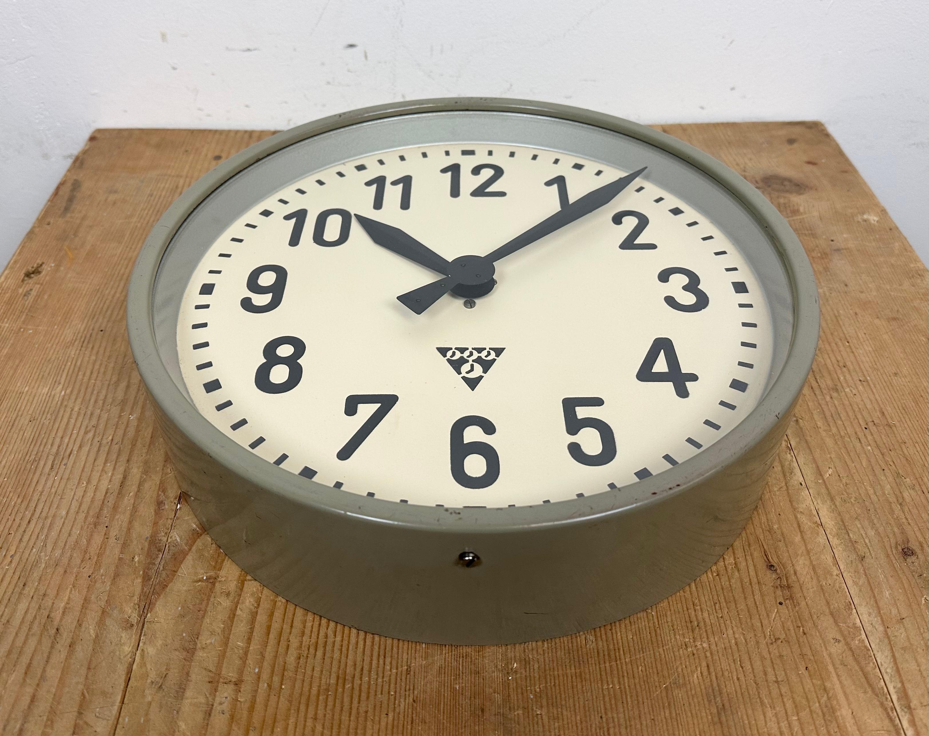 Grey Industrial Factory Wall Clock from Pragotron, 1950s For Sale 2