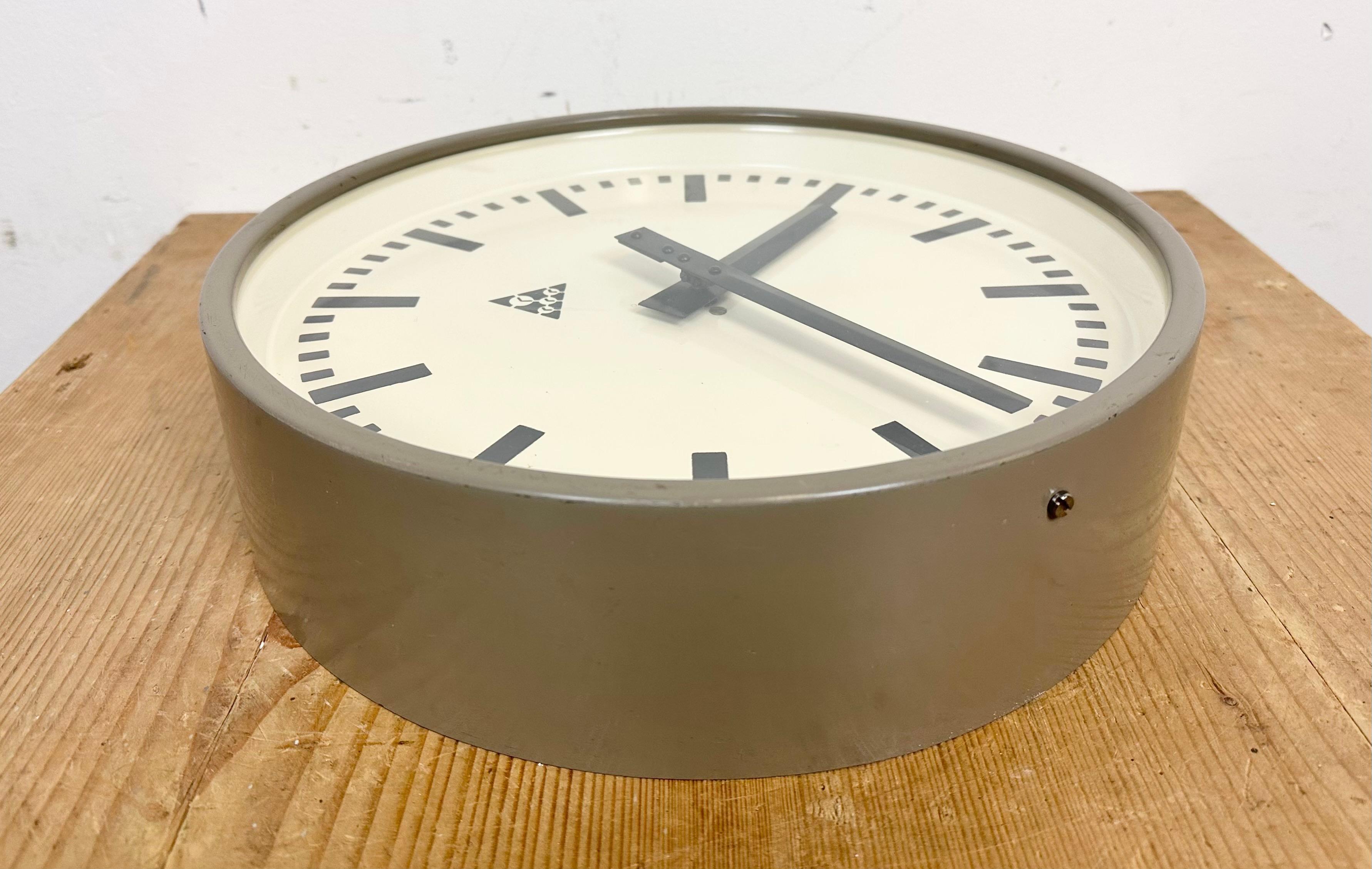 Grey Industrial Factory Wall Clock from Pragotron, 1960s For Sale 2