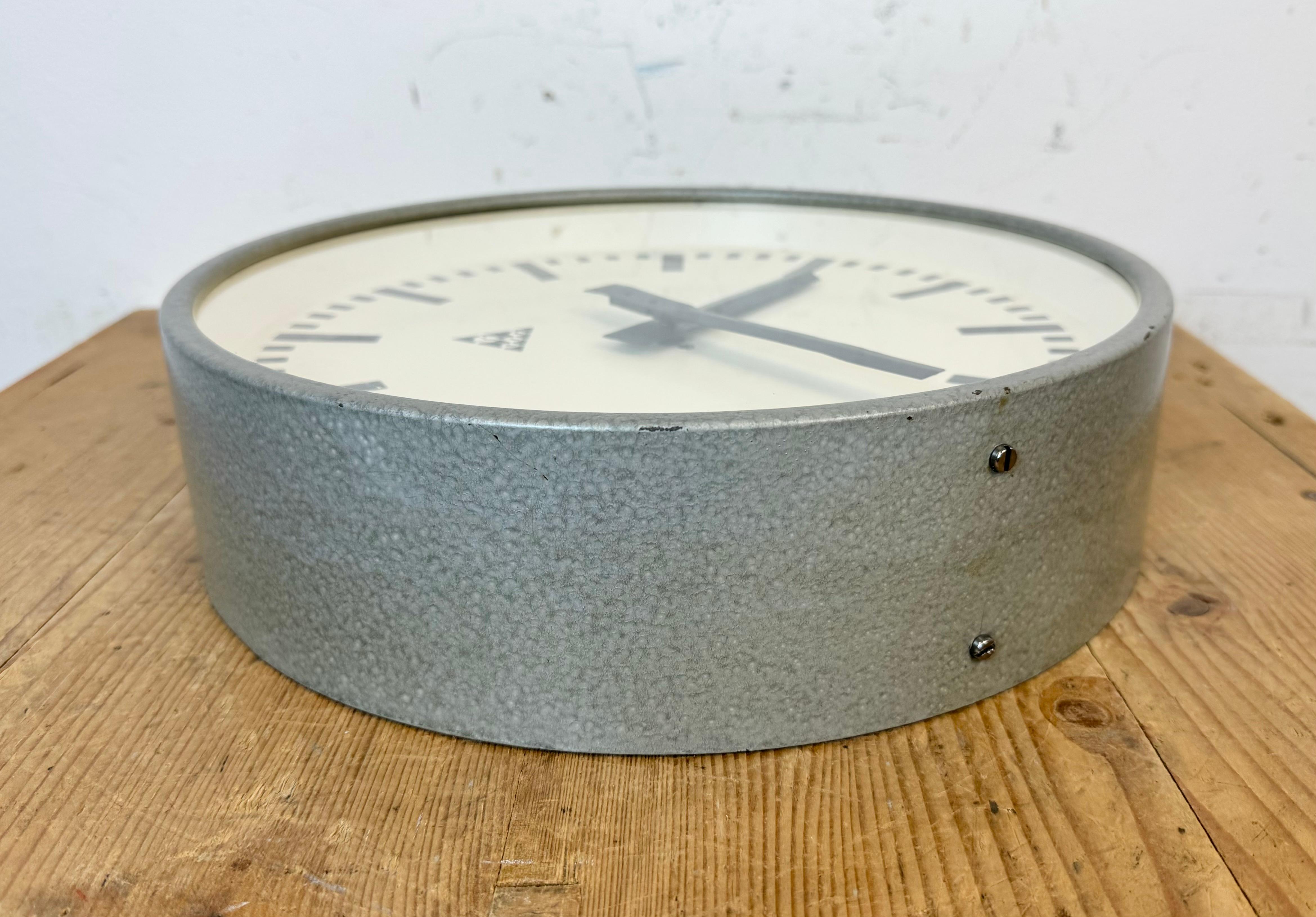 Grey Industrial Factory Wall Clock from Pragotron, 1960s For Sale 5