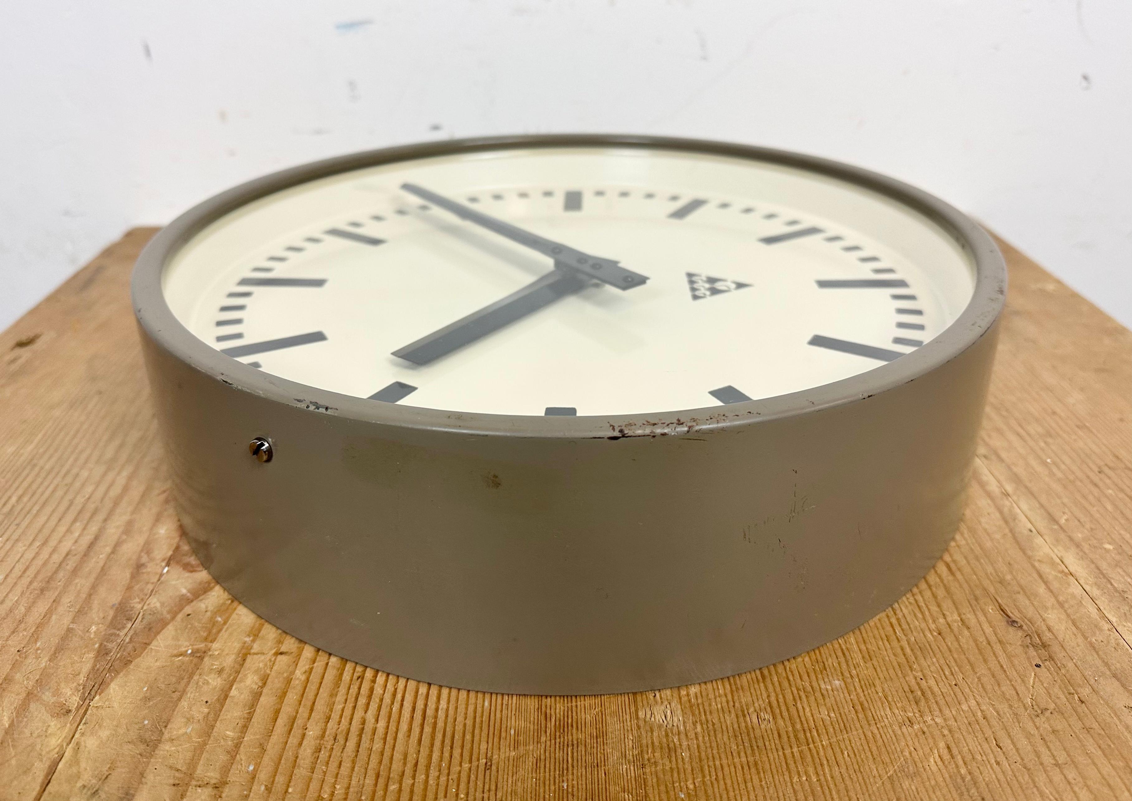 Grey Industrial Factory Wall Clock from Pragotron, 1960s For Sale 3