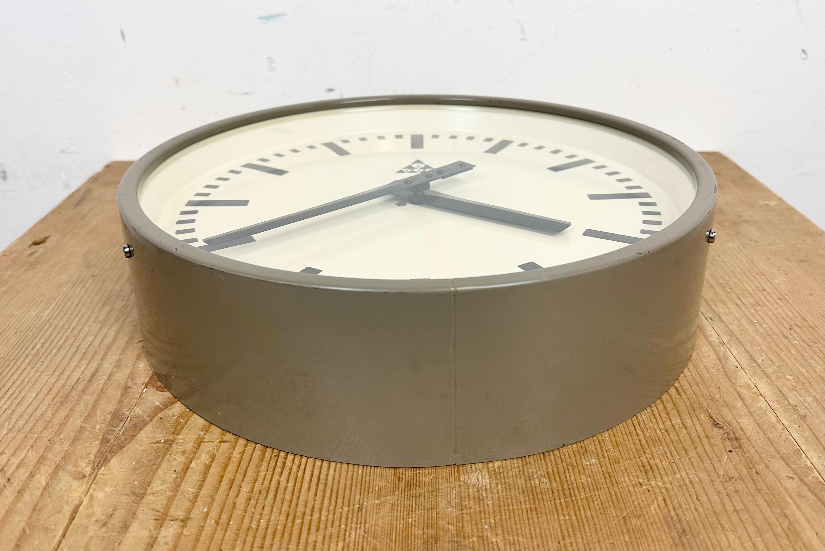 Grey Industrial Factory Wall Clock from Pragotron, 1960s For Sale 3