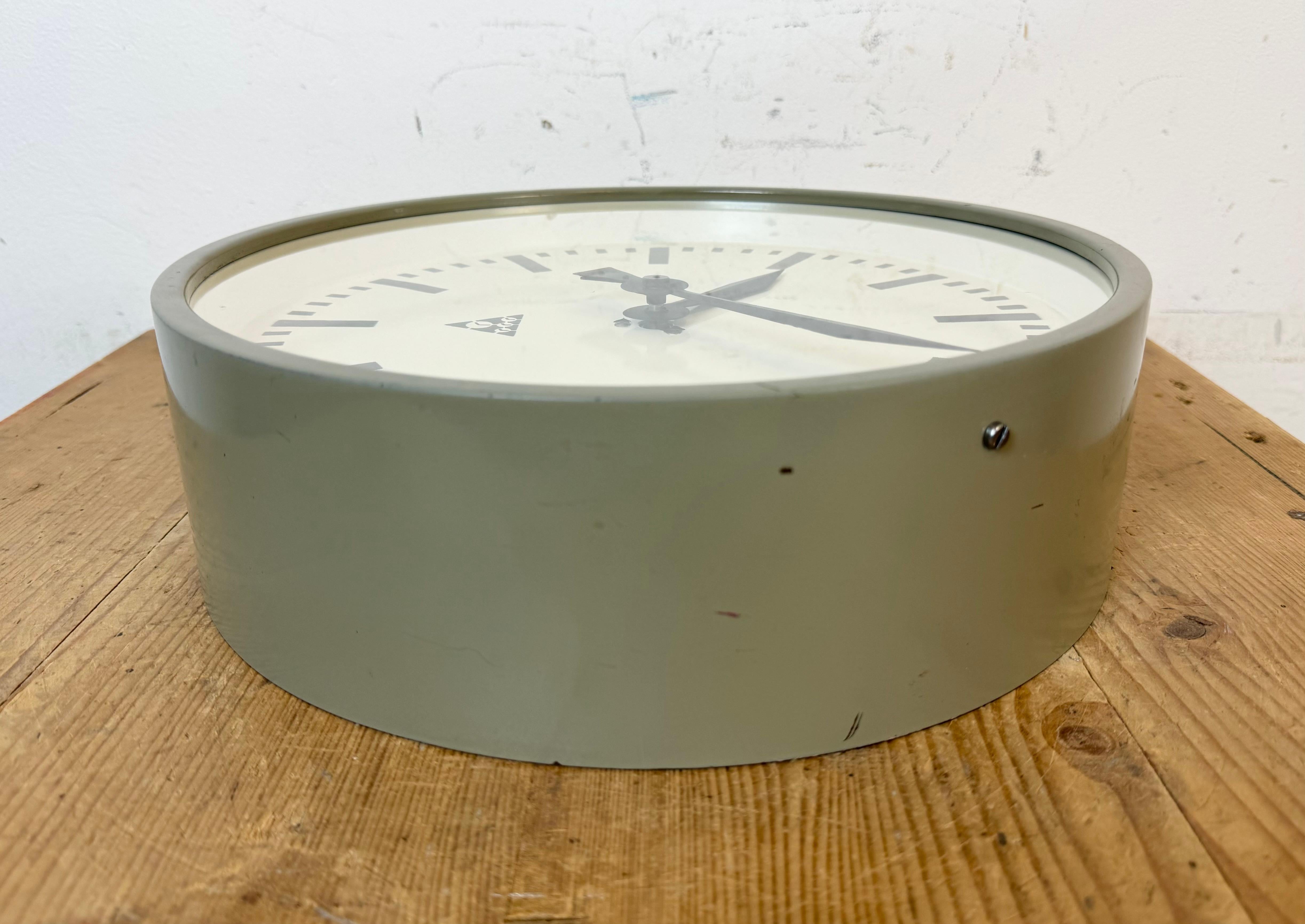 Grey Industrial Factory Wall Clock from Pragotron, 1960s For Sale 5