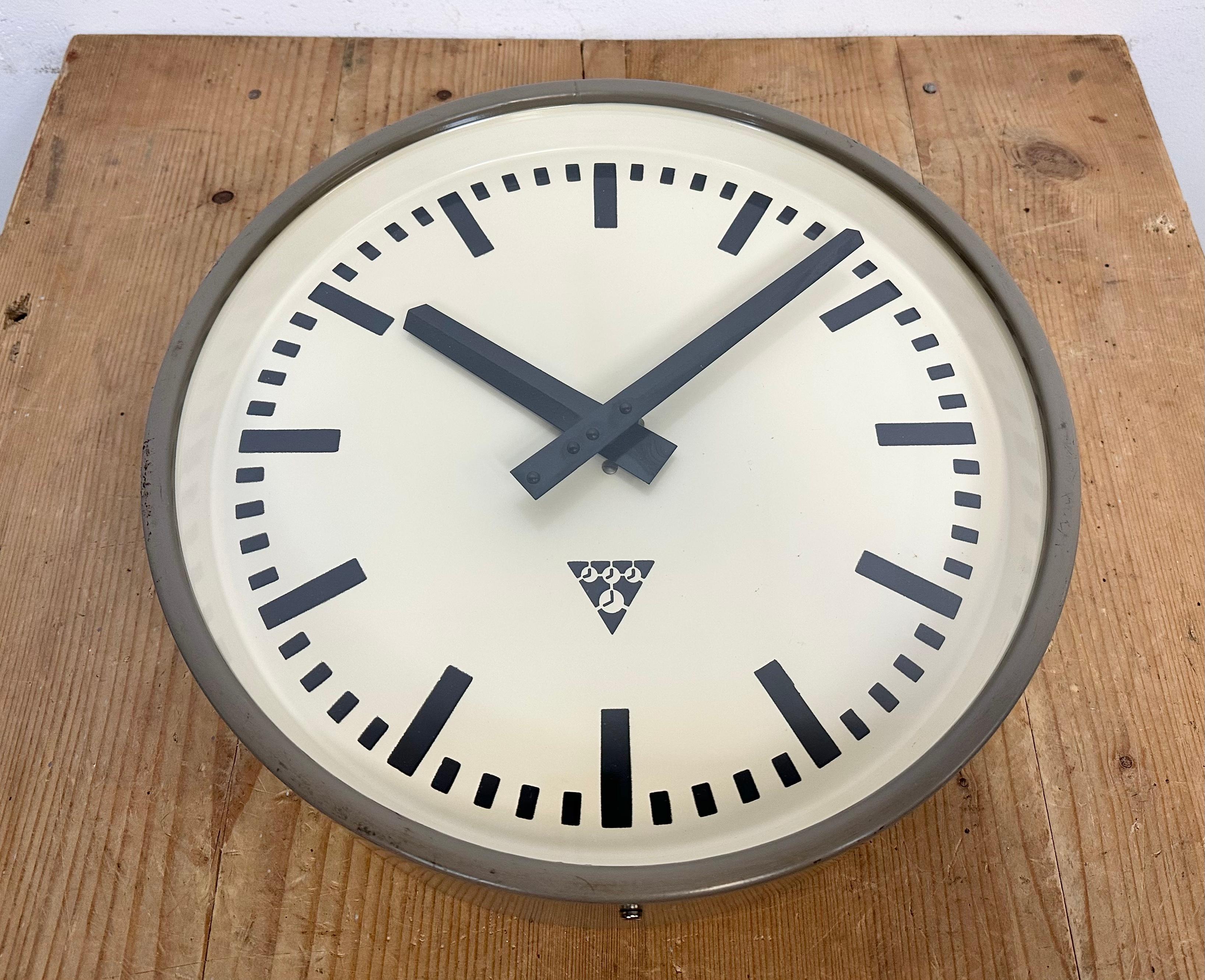 Grey Industrial Factory Wall Clock from Pragotron, 1960s For Sale 4