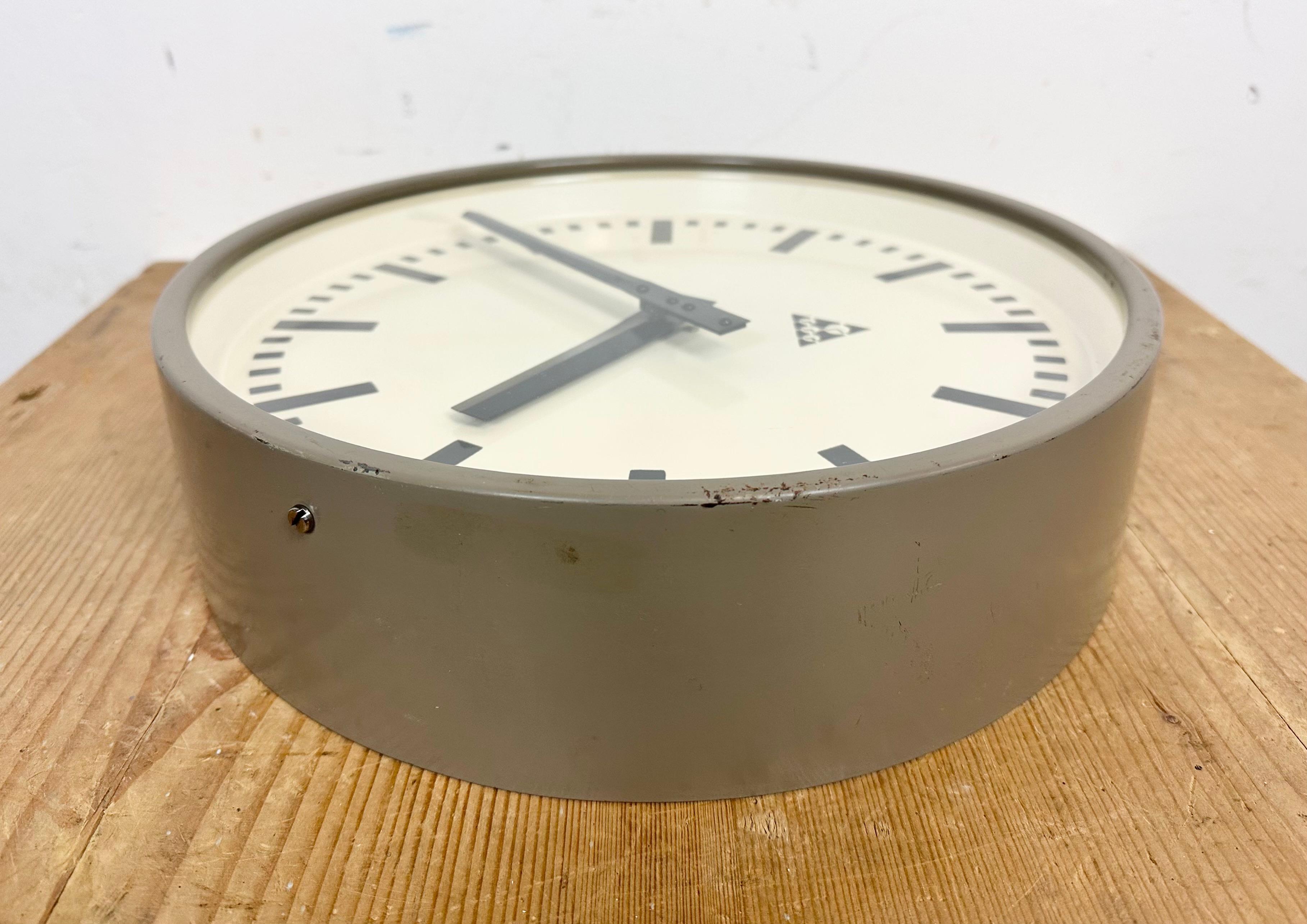 Grey Industrial Factory Wall Clock from Pragotron, 1960s For Sale 4