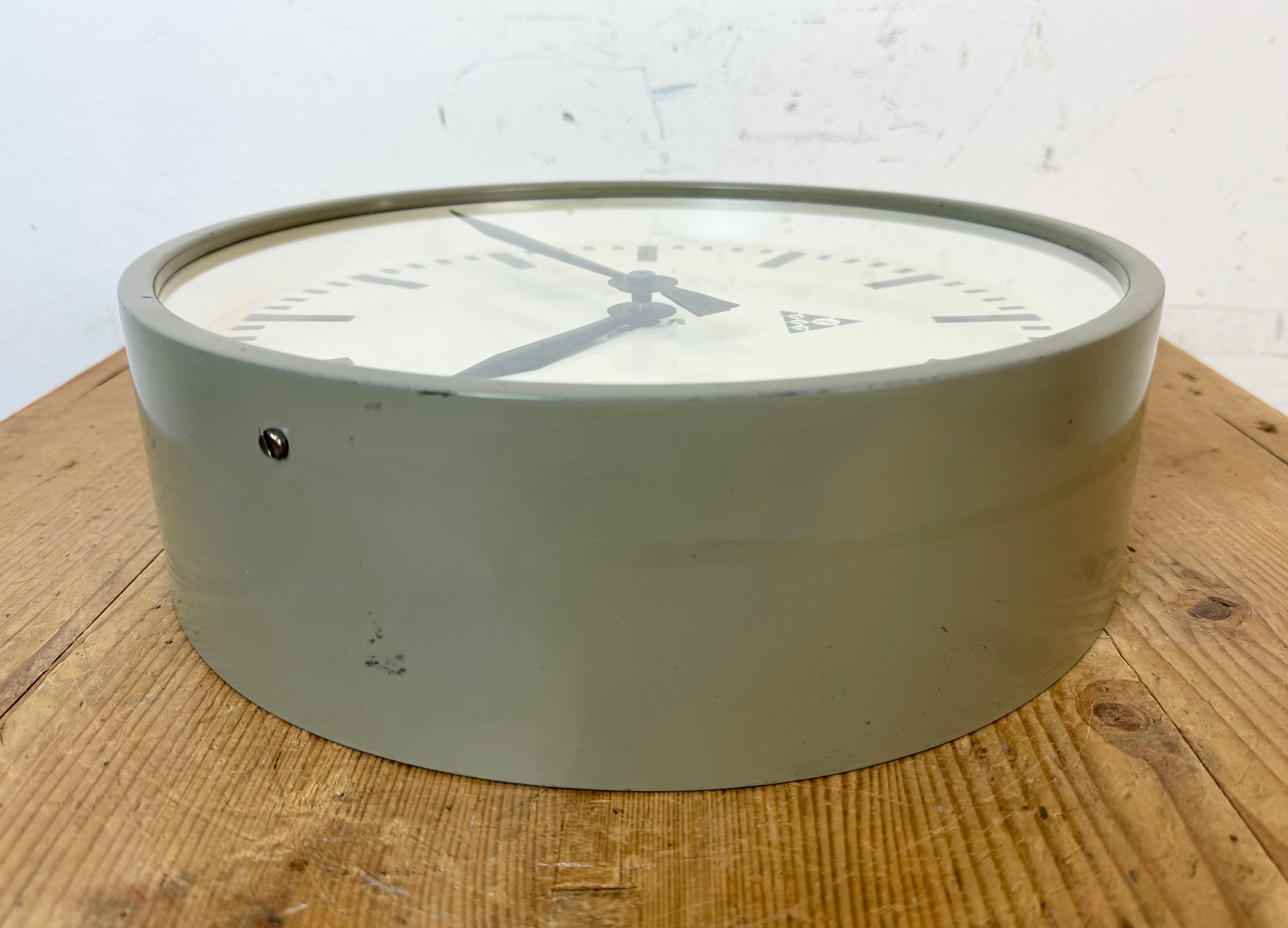 Grey Industrial Factory Wall Clock from Pragotron, 1960s For Sale 7