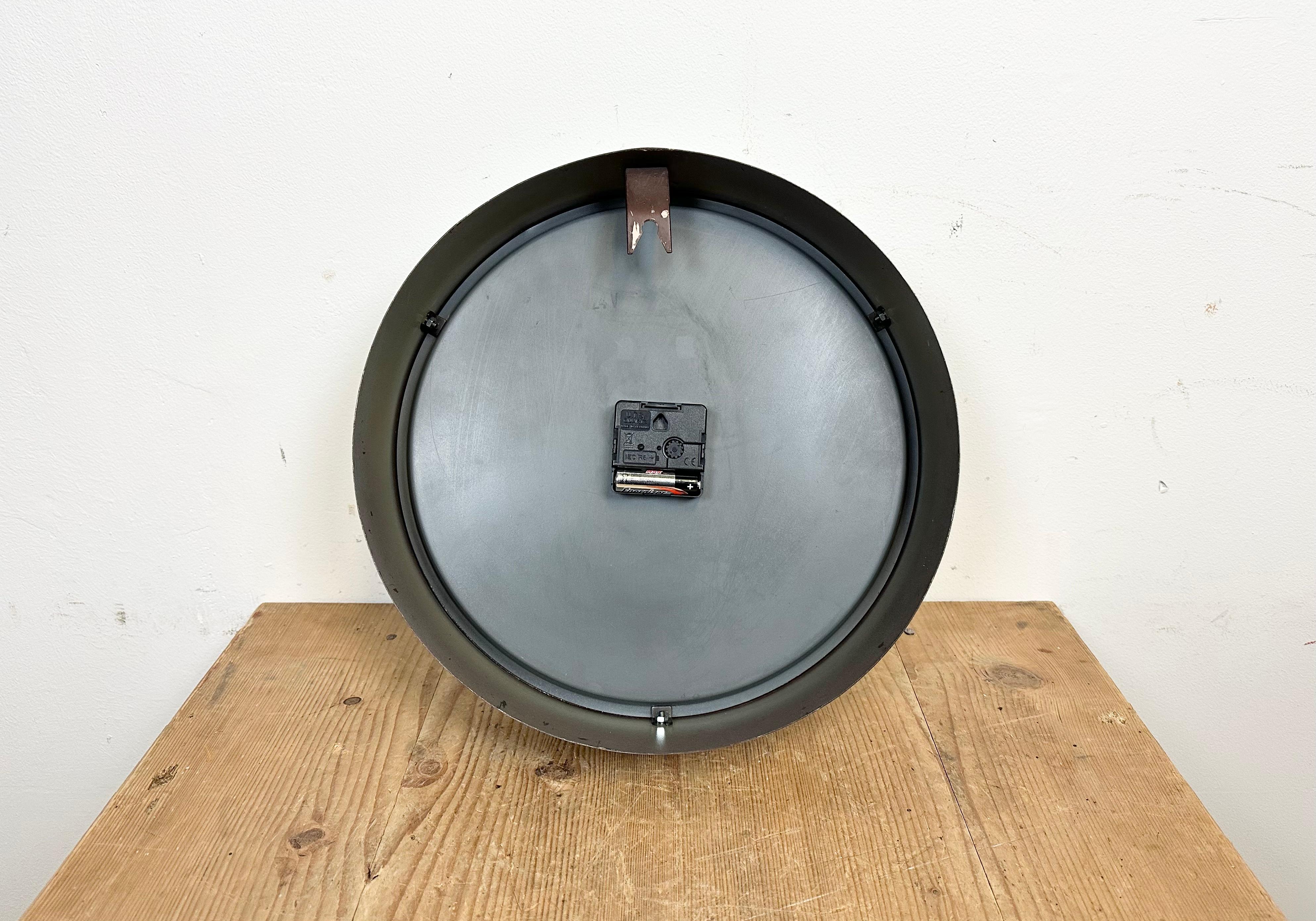 Grey Industrial Factory Wall Clock from Pragotron, 1960s For Sale 6