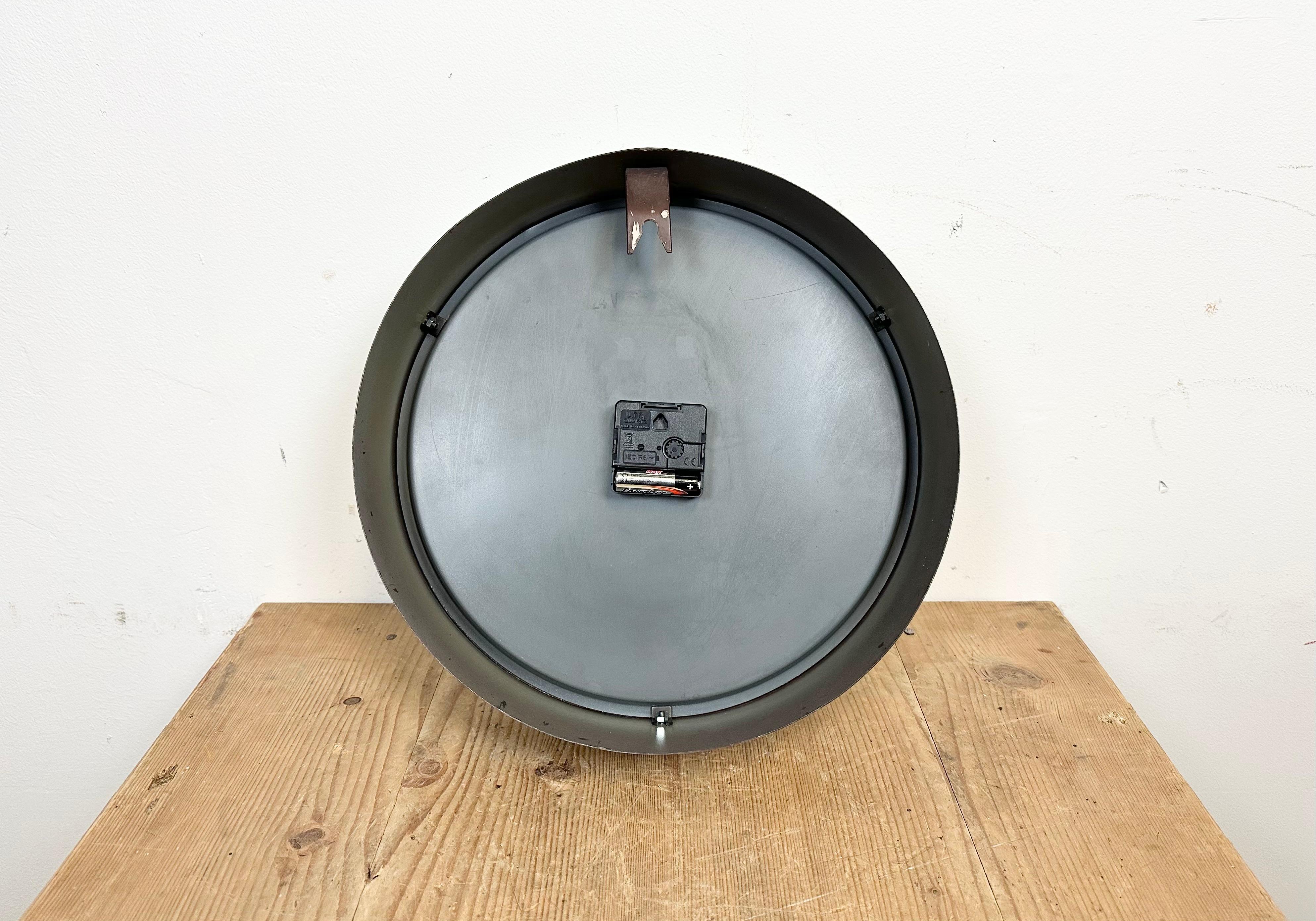 Grey Industrial Factory Wall Clock from Pragotron, 1960s For Sale 7
