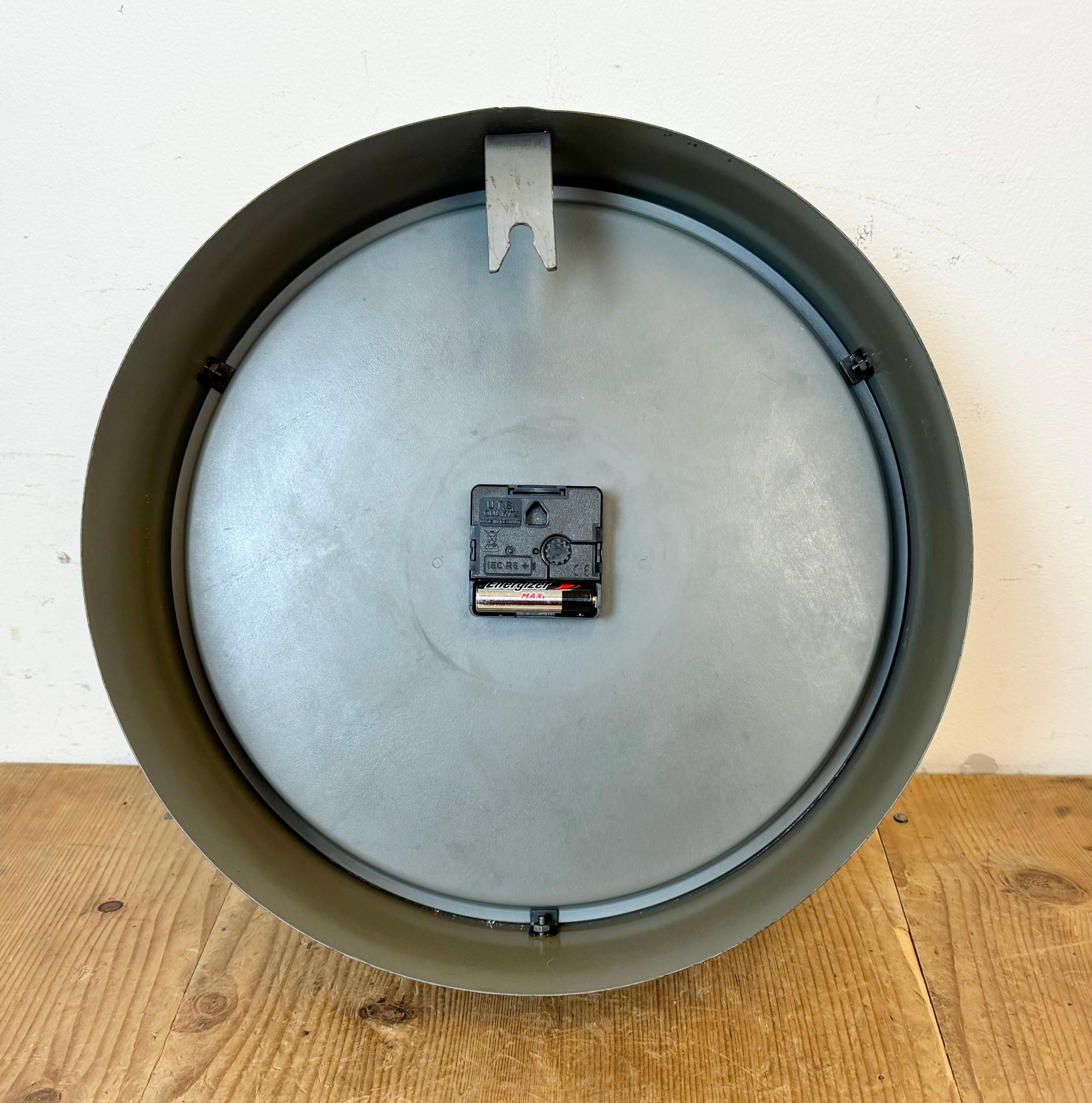 Grey Industrial Factory Wall Clock from Pragotron, 1960s For Sale 8