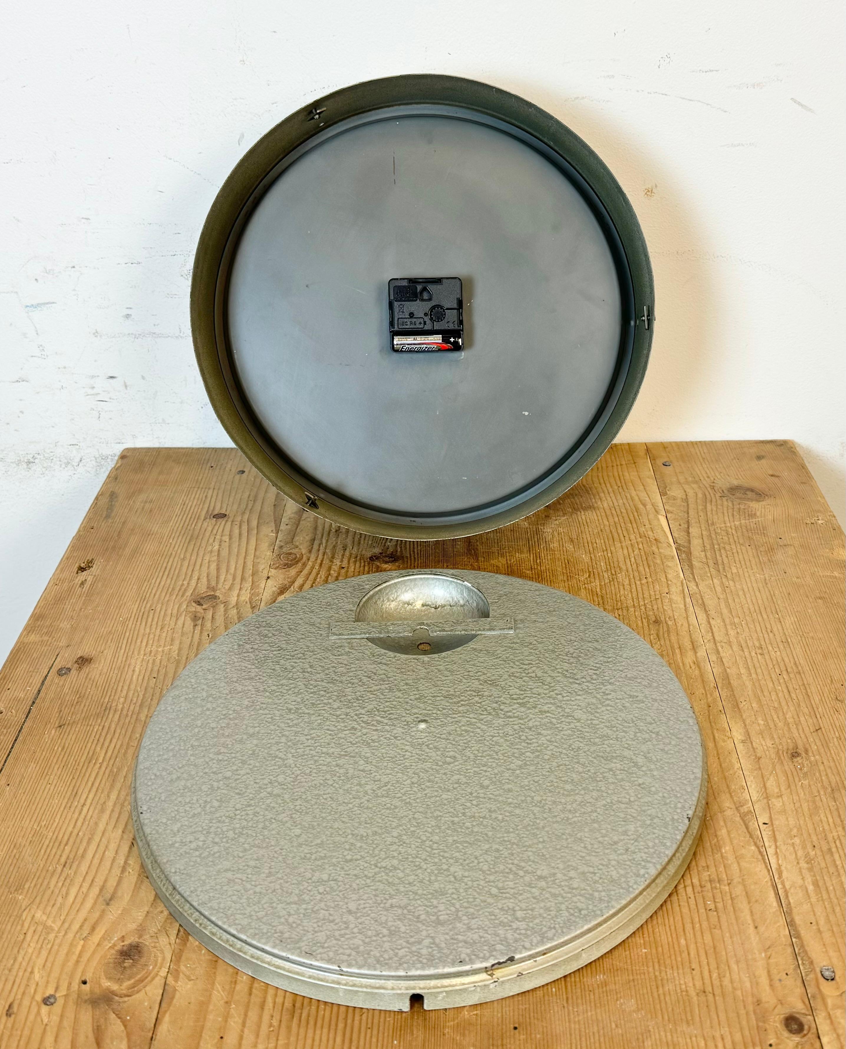 Grey Industrial Factory Wall Clock from Pragotron, 1960s For Sale 11