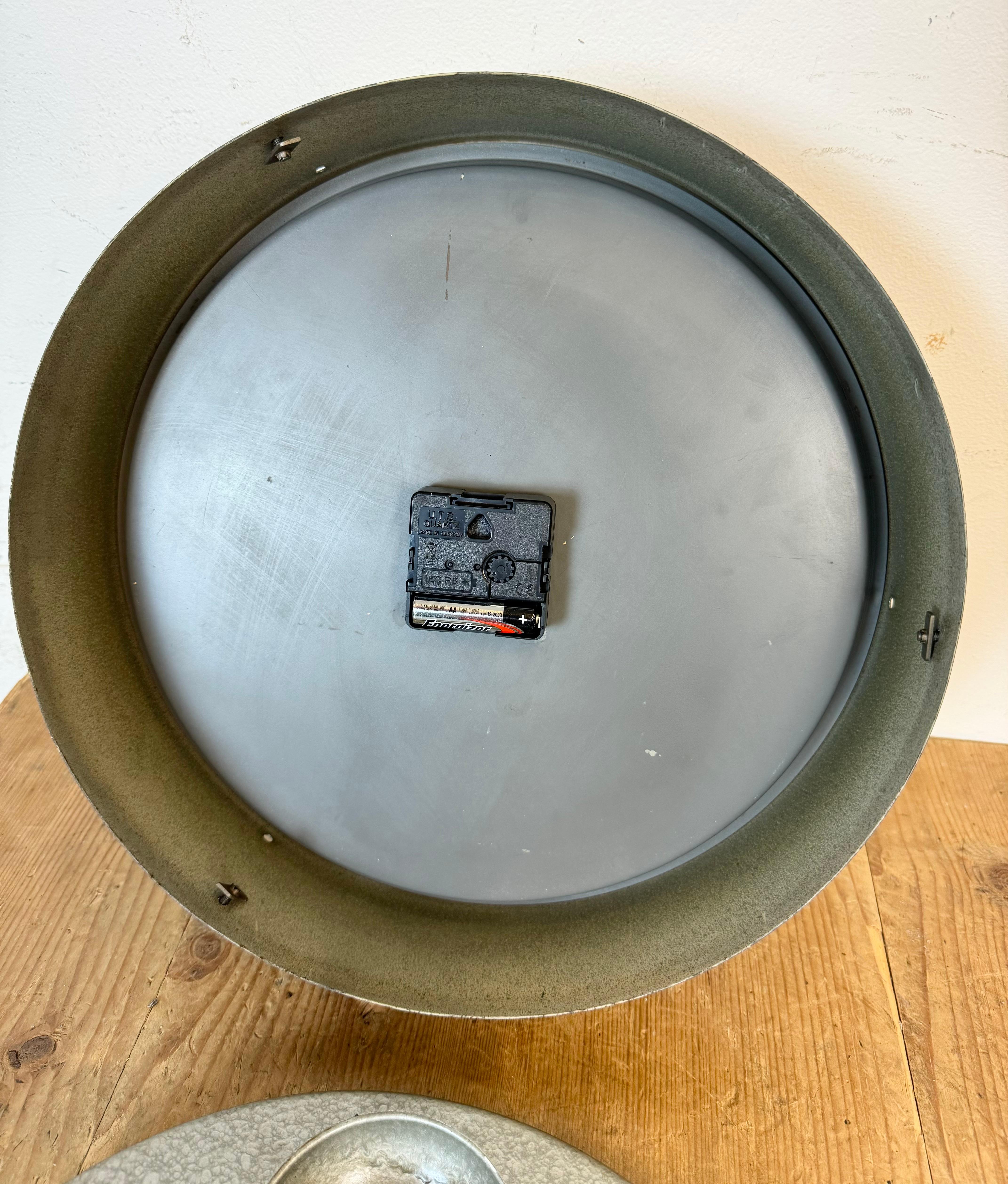 Grey Industrial Factory Wall Clock from Pragotron, 1960s For Sale 12