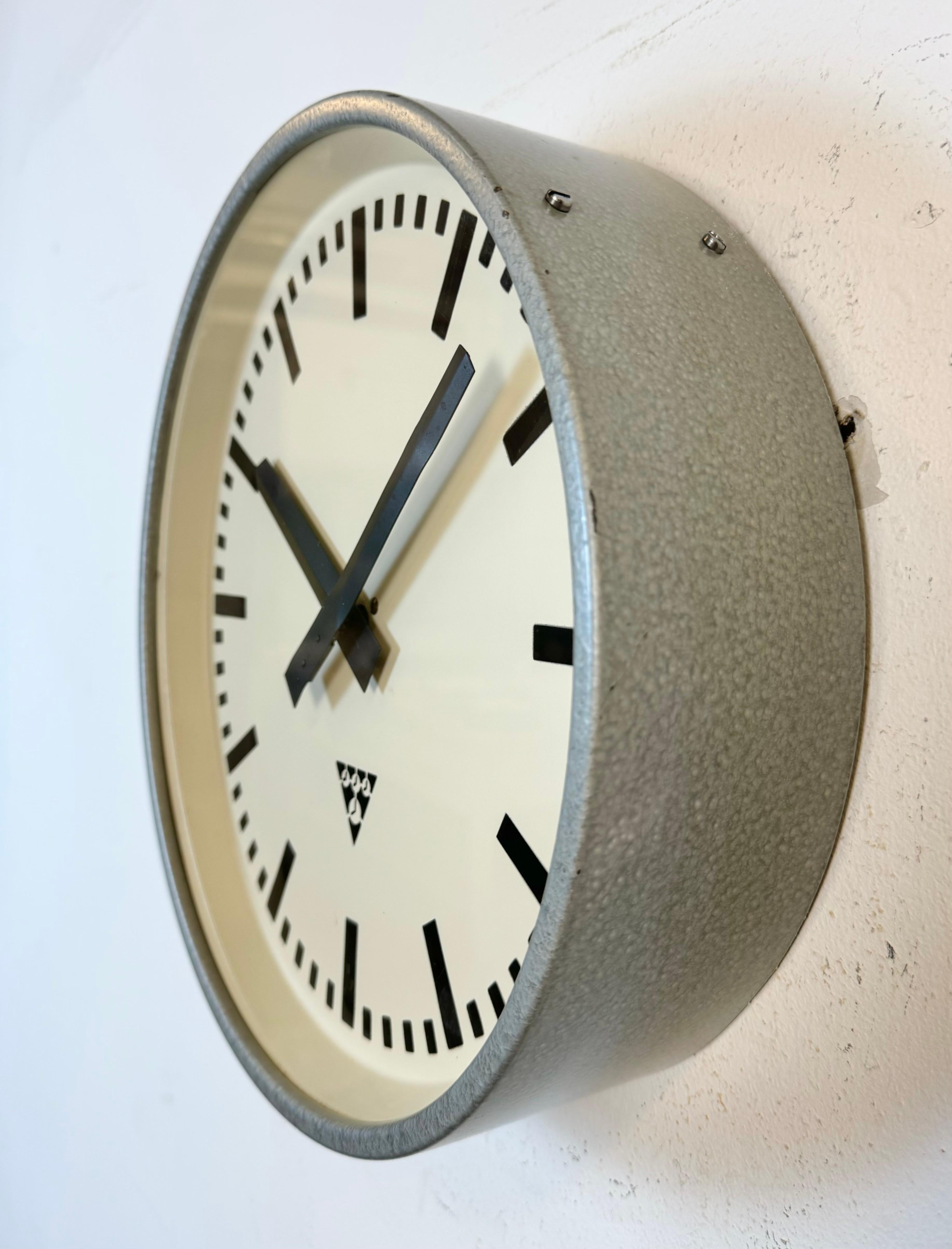 Grey Industrial Factory Wall Clock from Pragotron, 1960s In Good Condition For Sale In Kojetice, CZ