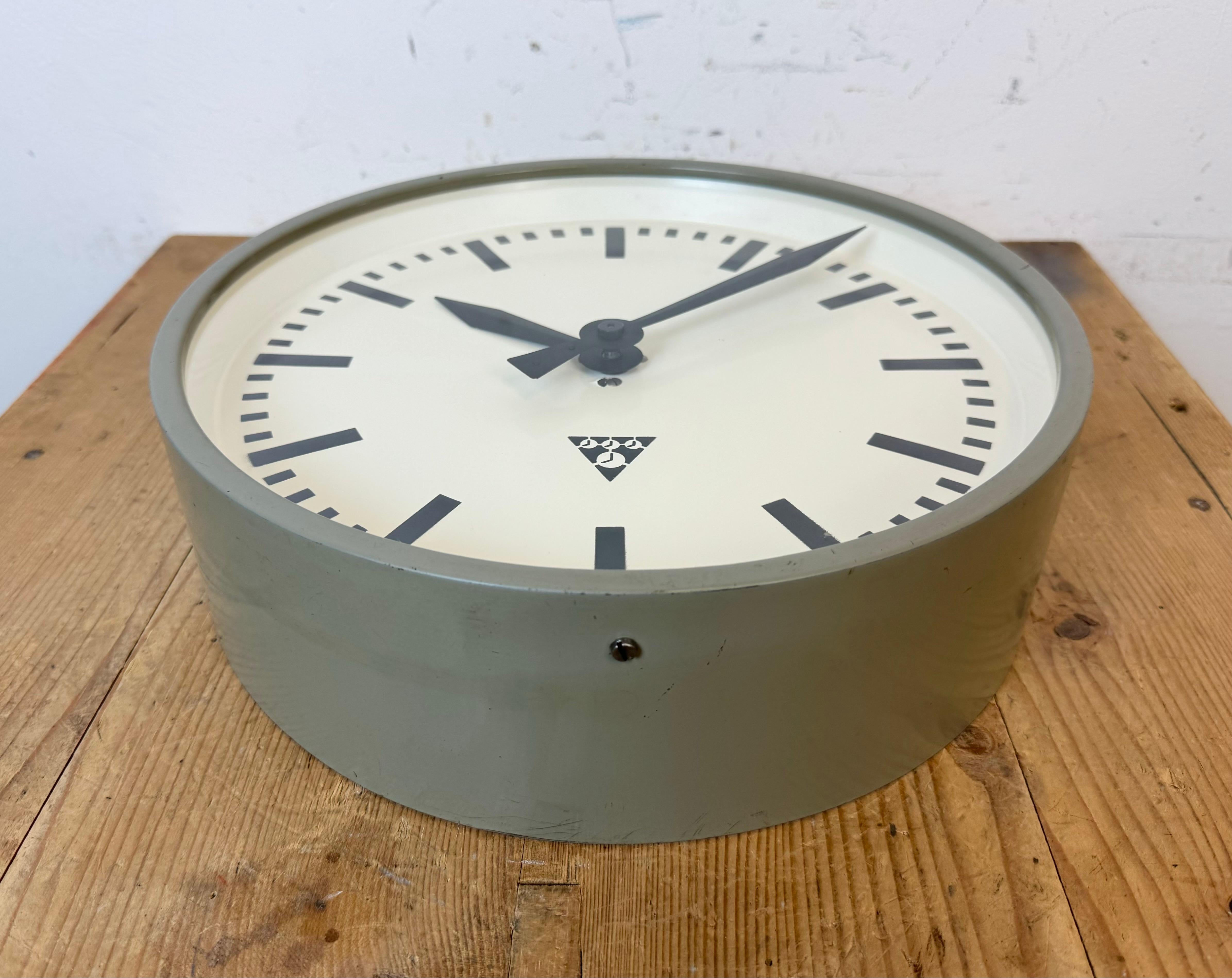 Grey Industrial Factory Wall Clock from Pragotron, 1960s For Sale 1