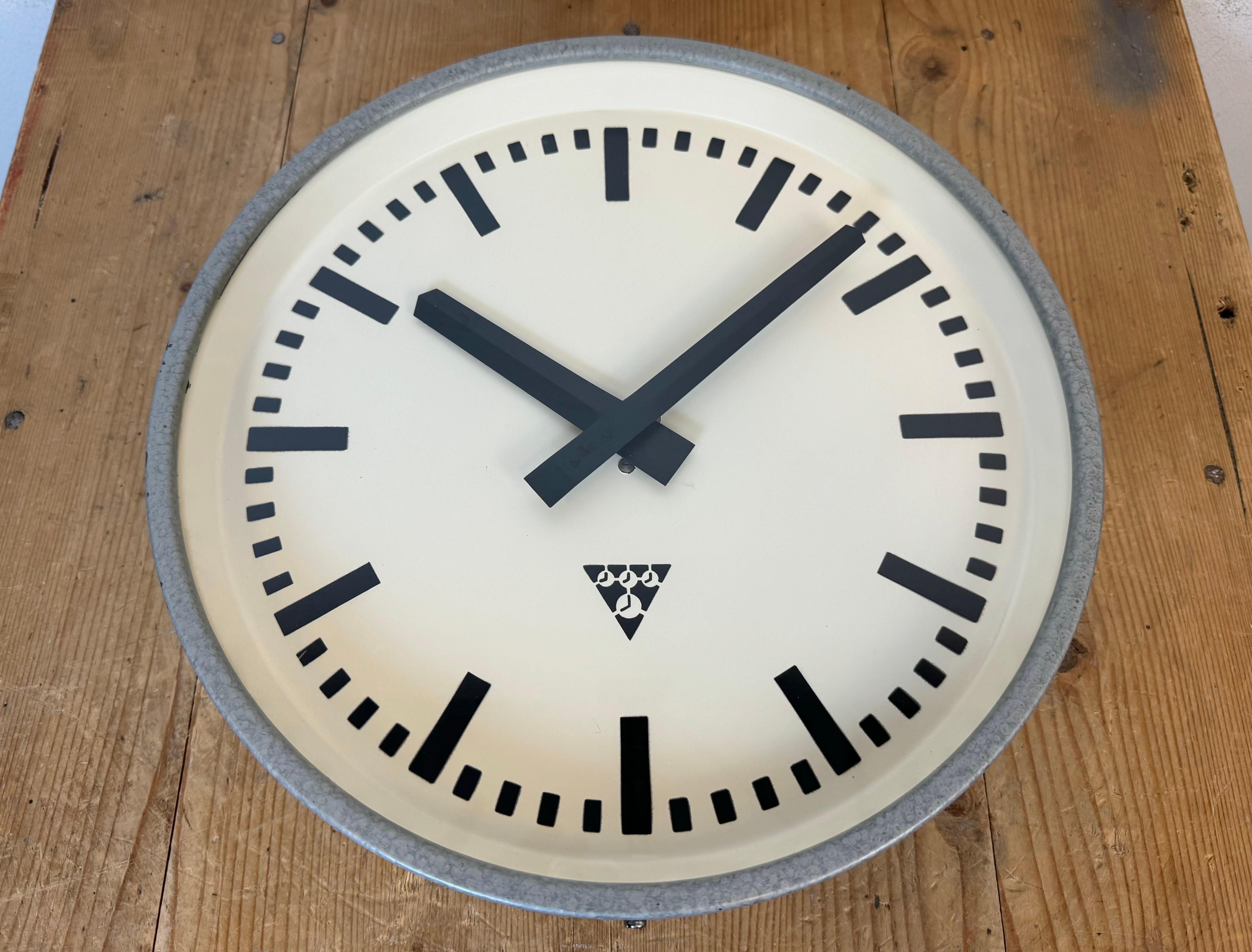 Grey Industrial Factory Wall Clock from Pragotron, 1960s For Sale 3
