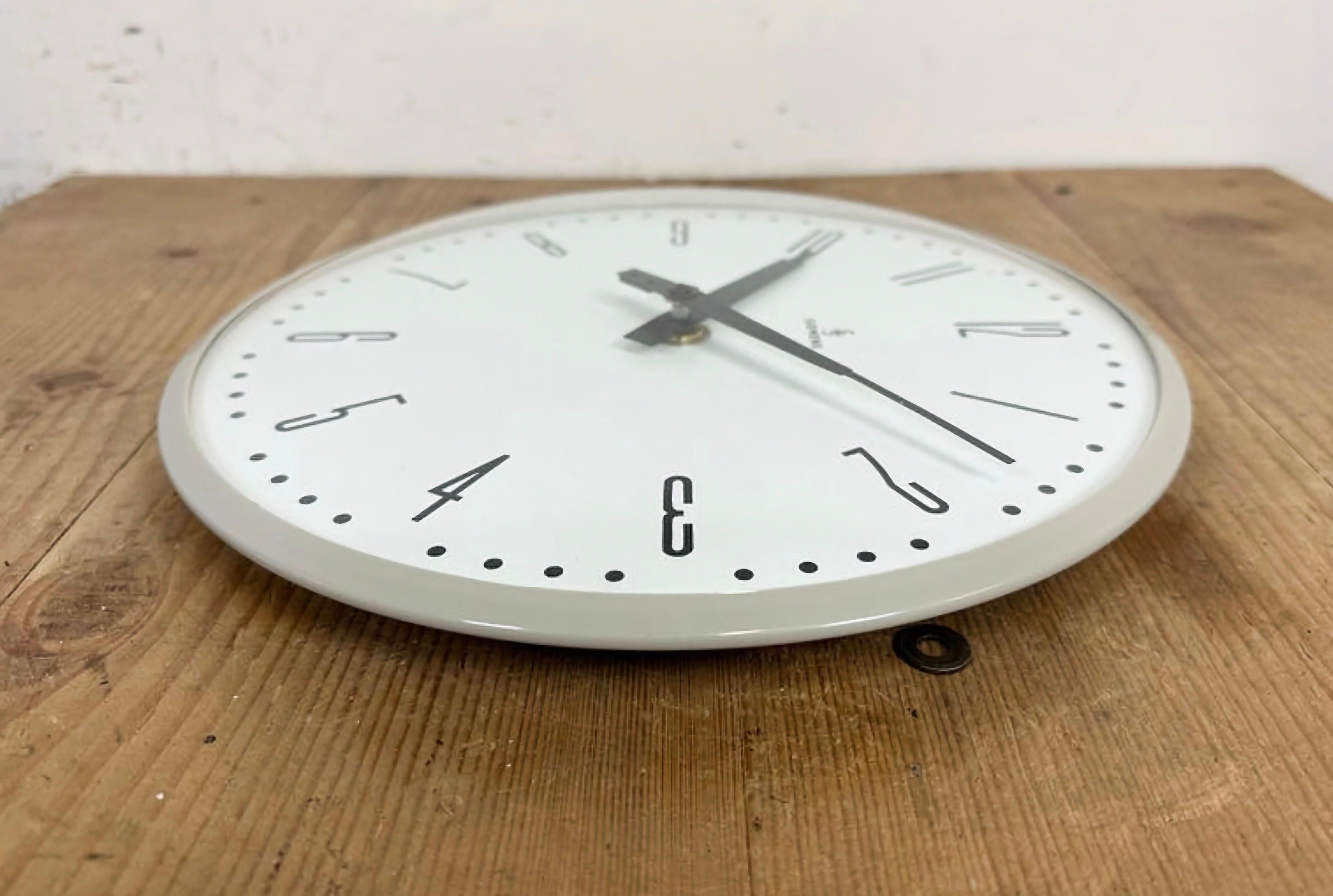 Grey Industrial Factory Wall Clock from Siemens, 1970s For Sale 5