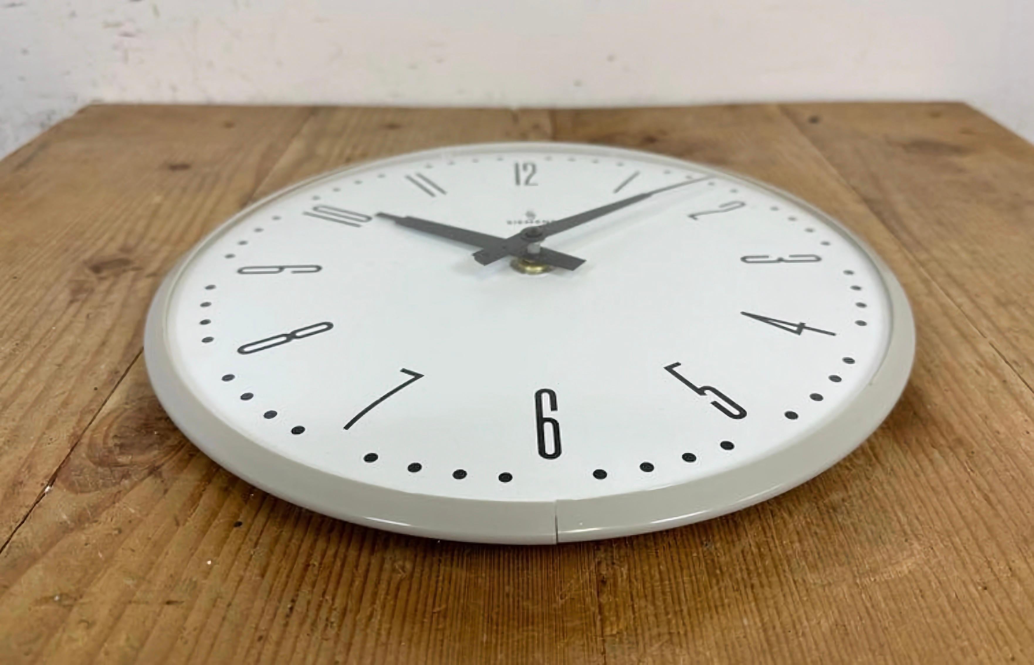 Grey Industrial Factory Wall Clock from Siemens, 1970s For Sale 8