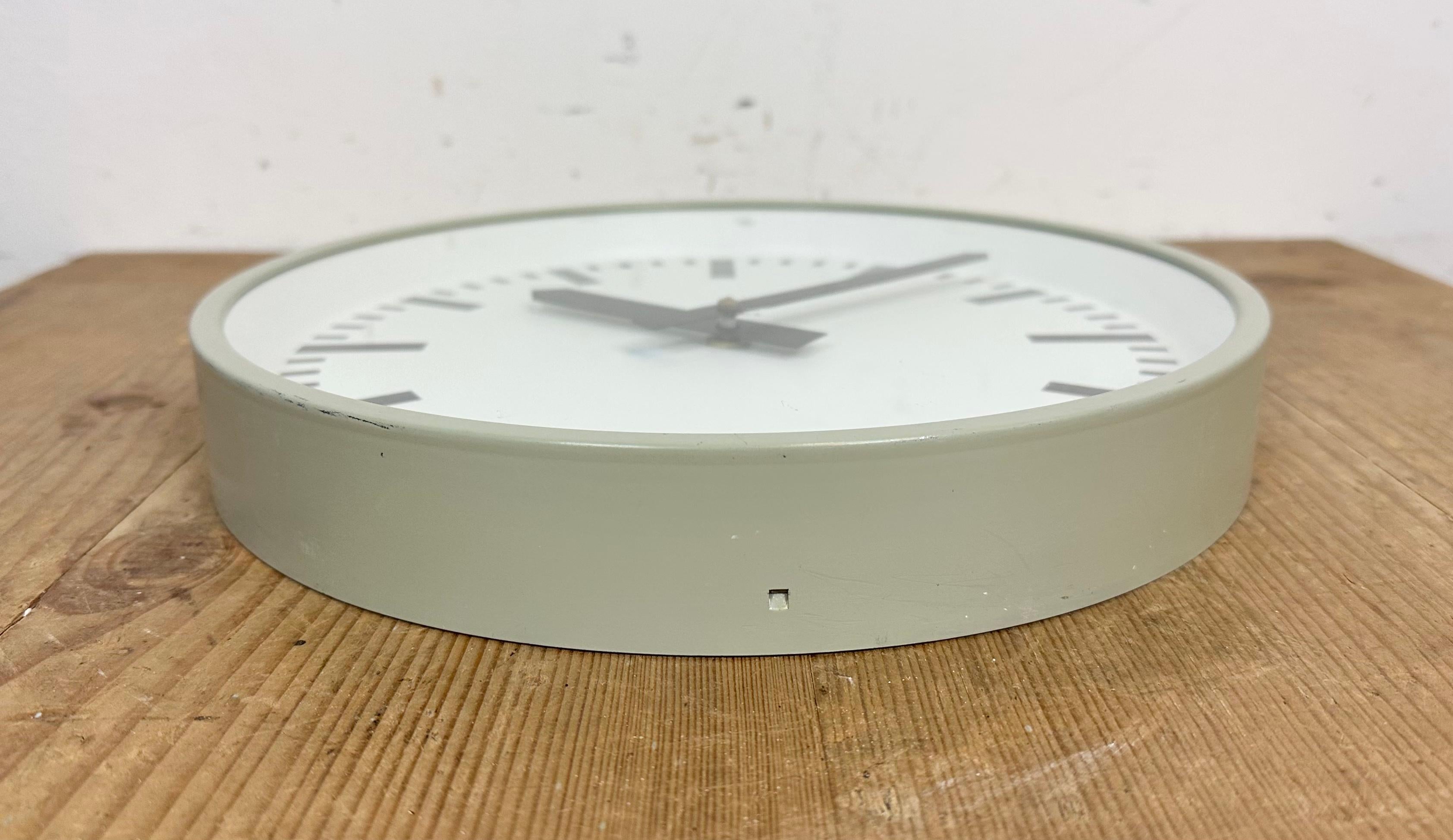 Grey Industrial Factory Wall Clock from Siemens, 1970s For Sale 1